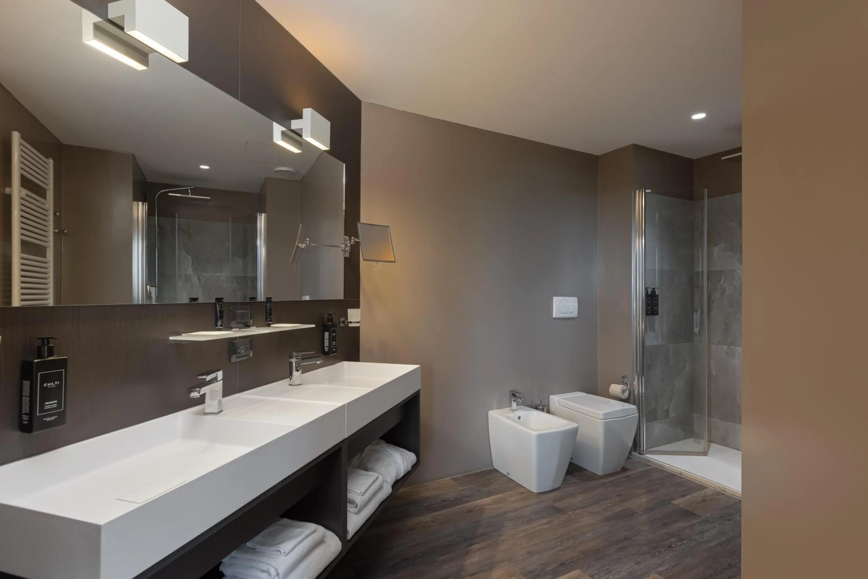 Shower in Maranello Palace