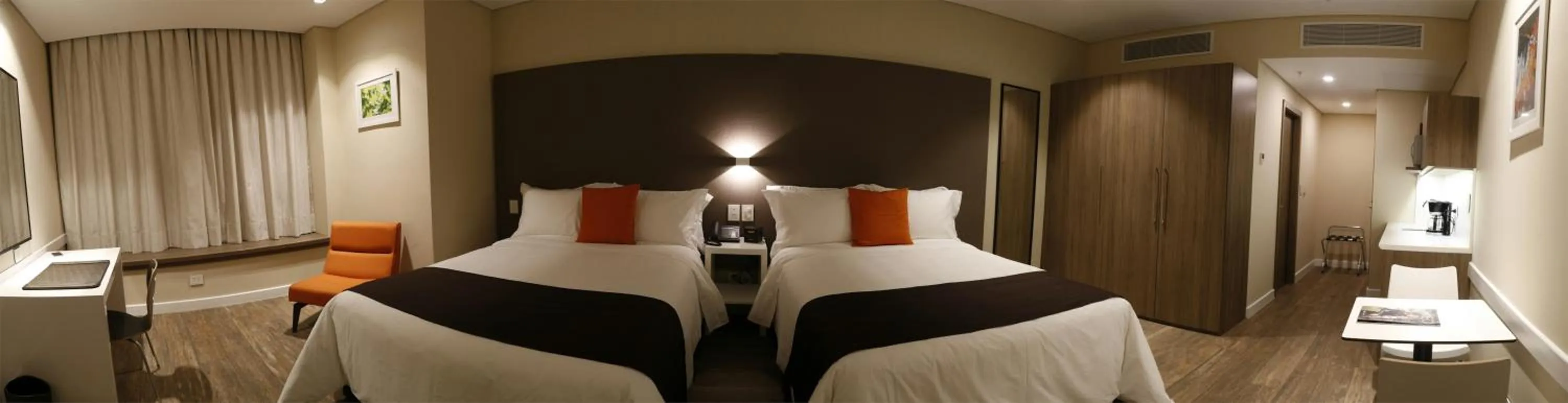 Photo of the whole room, Bed in Paseo La Galería Hotel & Suites