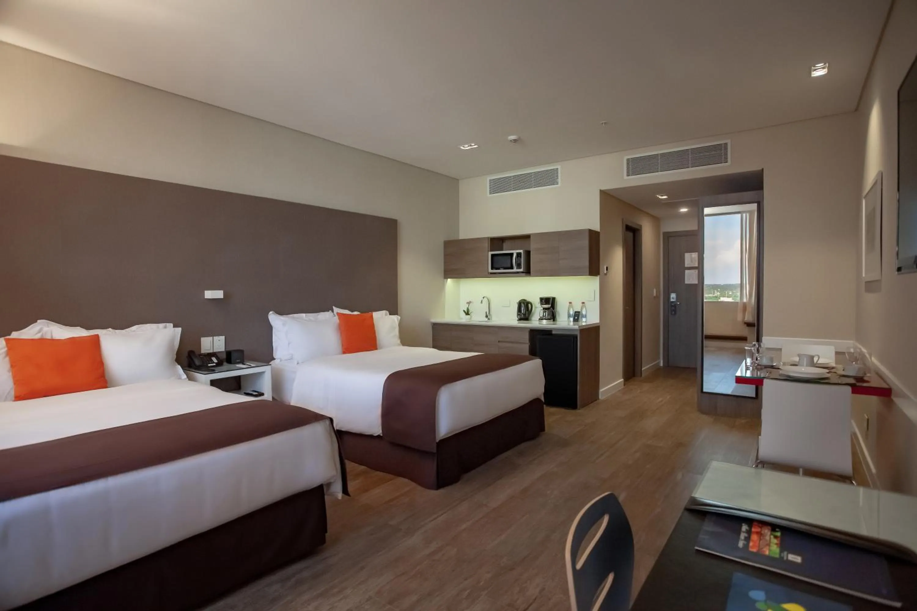 Photo of the whole room, Bed in Paseo La Galería Hotel & Suites