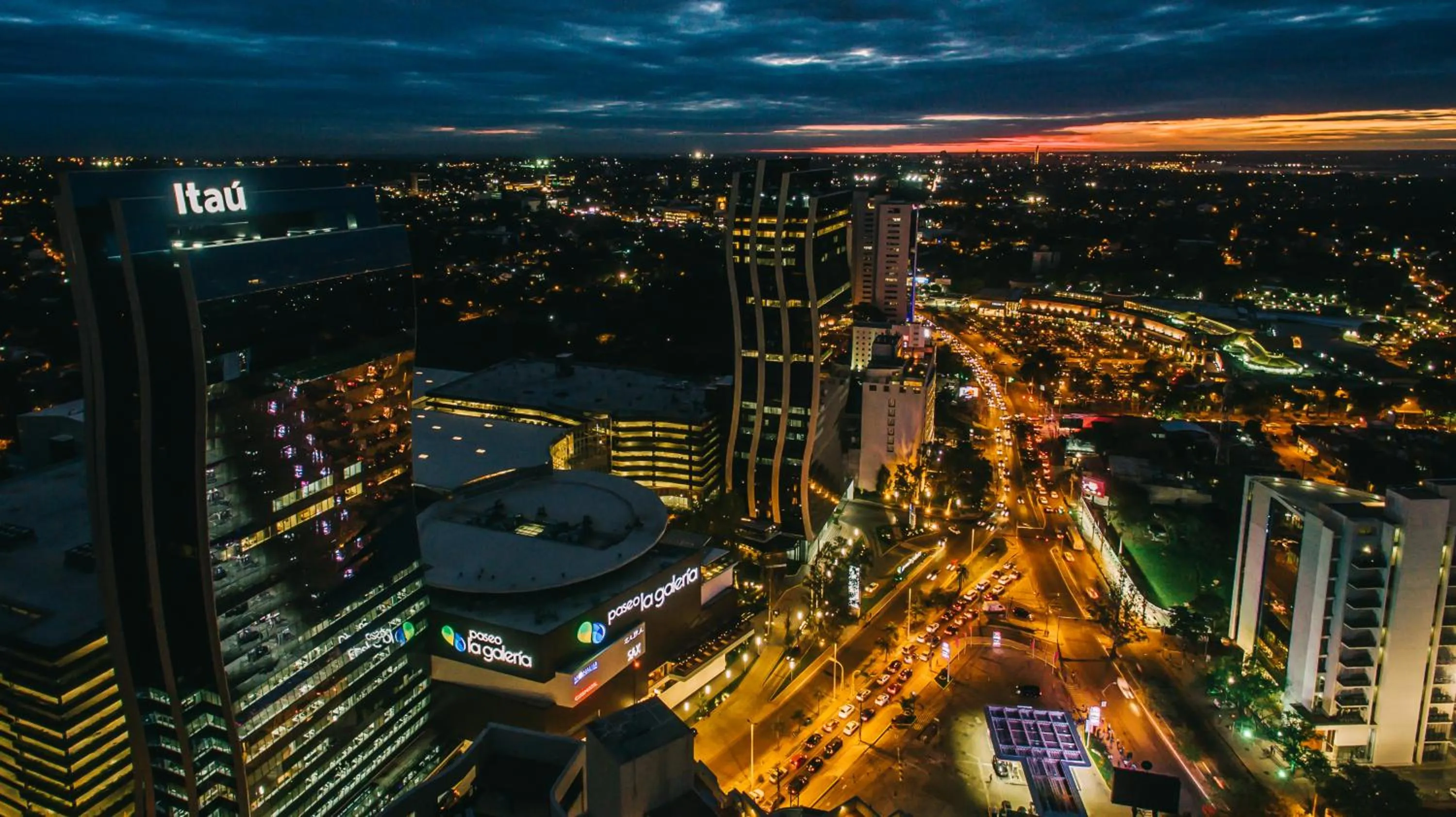 Facade/entrance in Paseo La Galería Hotel & Suites