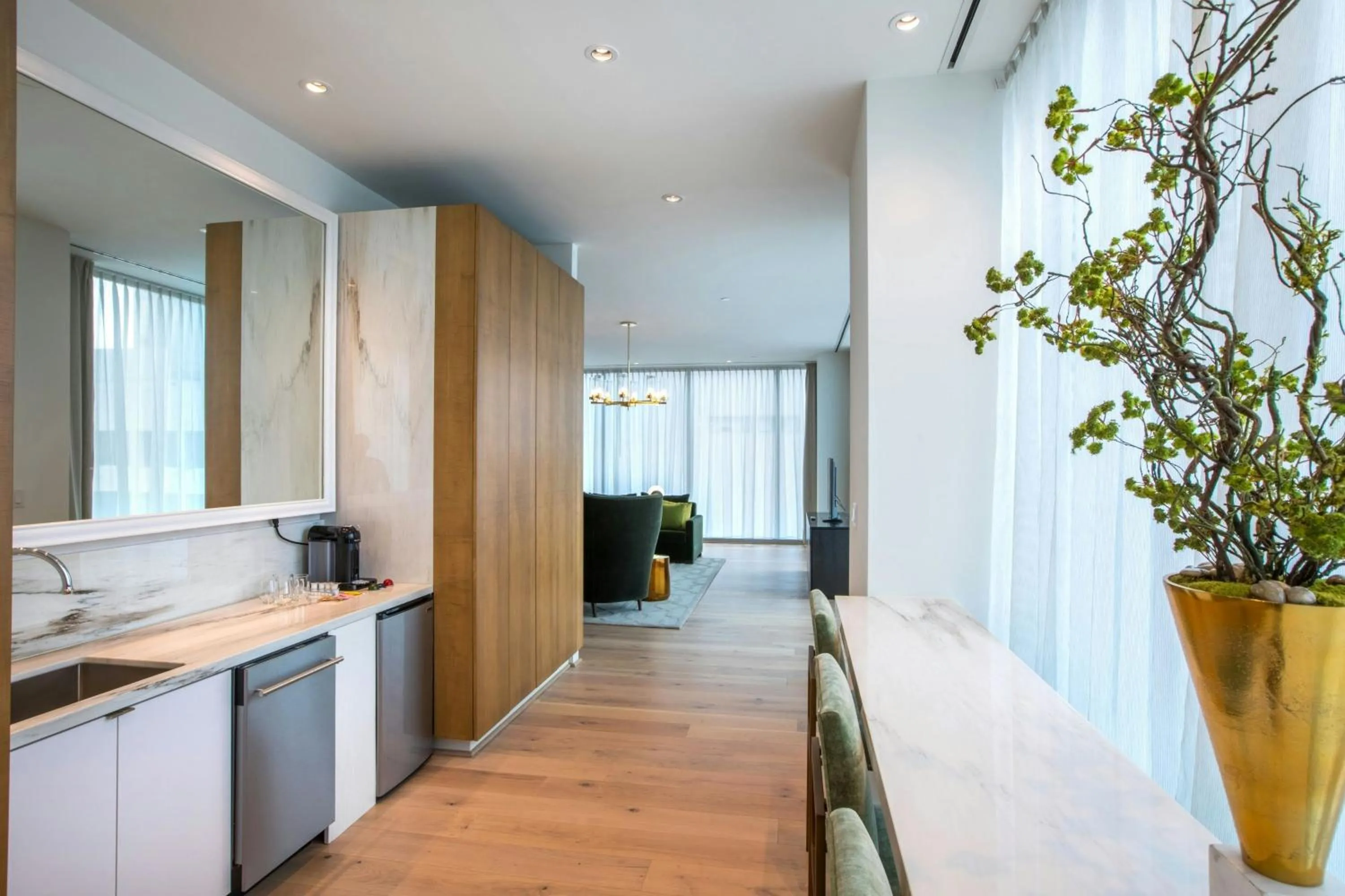 Kitchen or kitchenette in The Laura Hotel, Houston Downtown, Autograph Collection