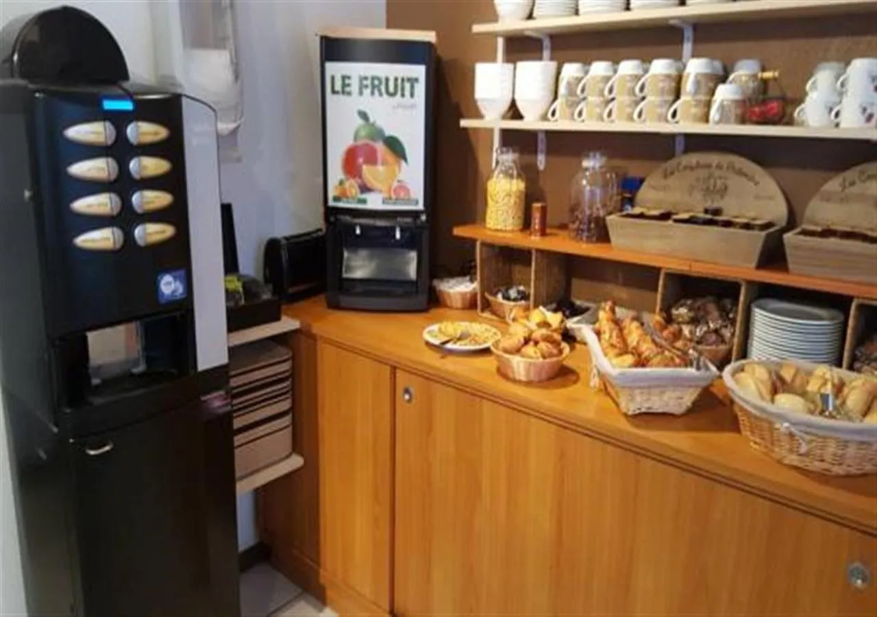 Buffet breakfast in Rev'Hotel