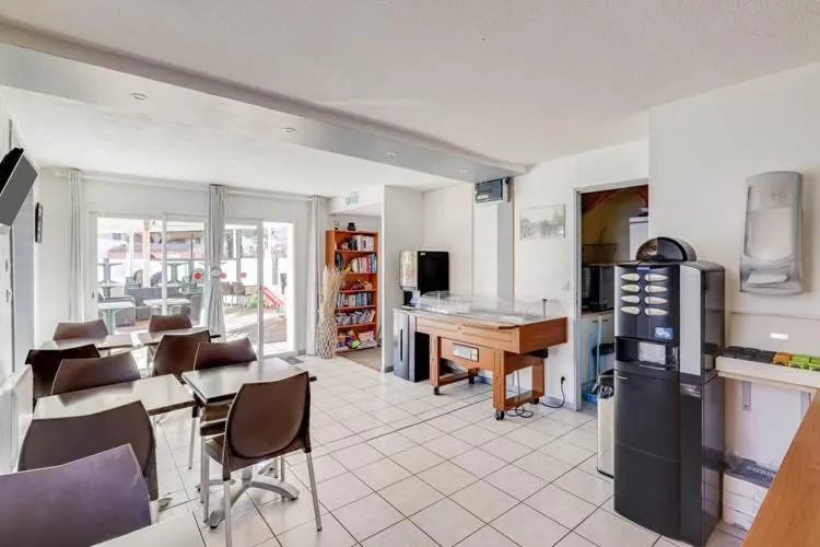 Breakfast in Rev'Hotel