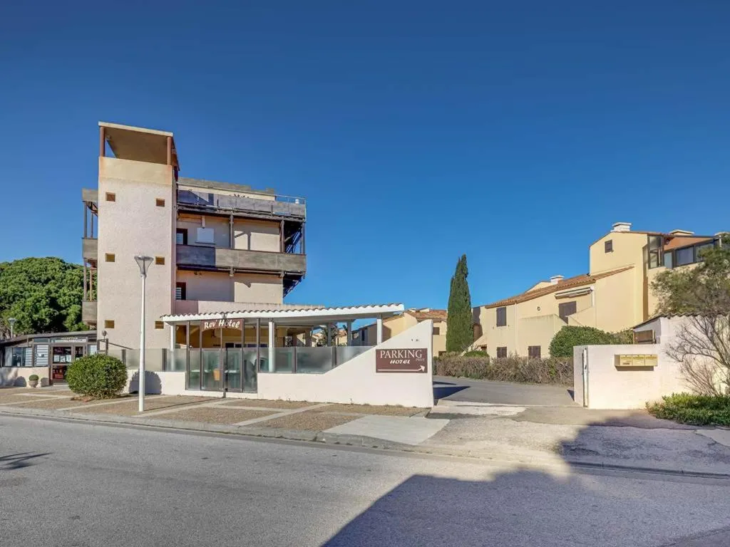 Property building in Rev'Hotel