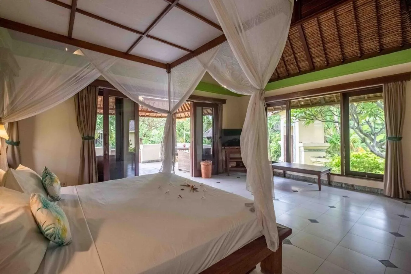 TV and multimedia, Bed in Amertha Bali Villas