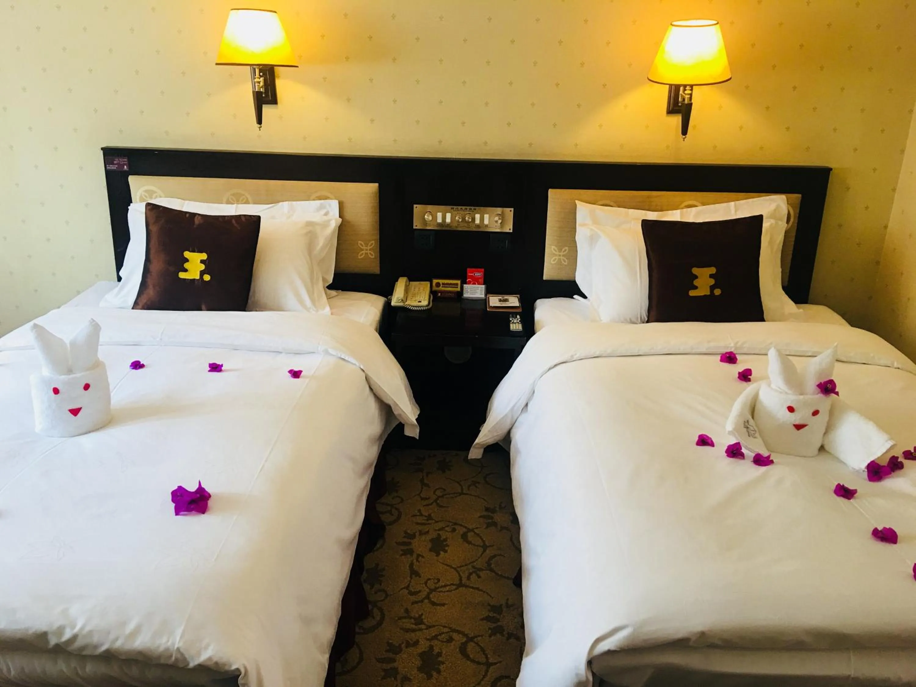 Bed in Lijiang Wangfu Hotel