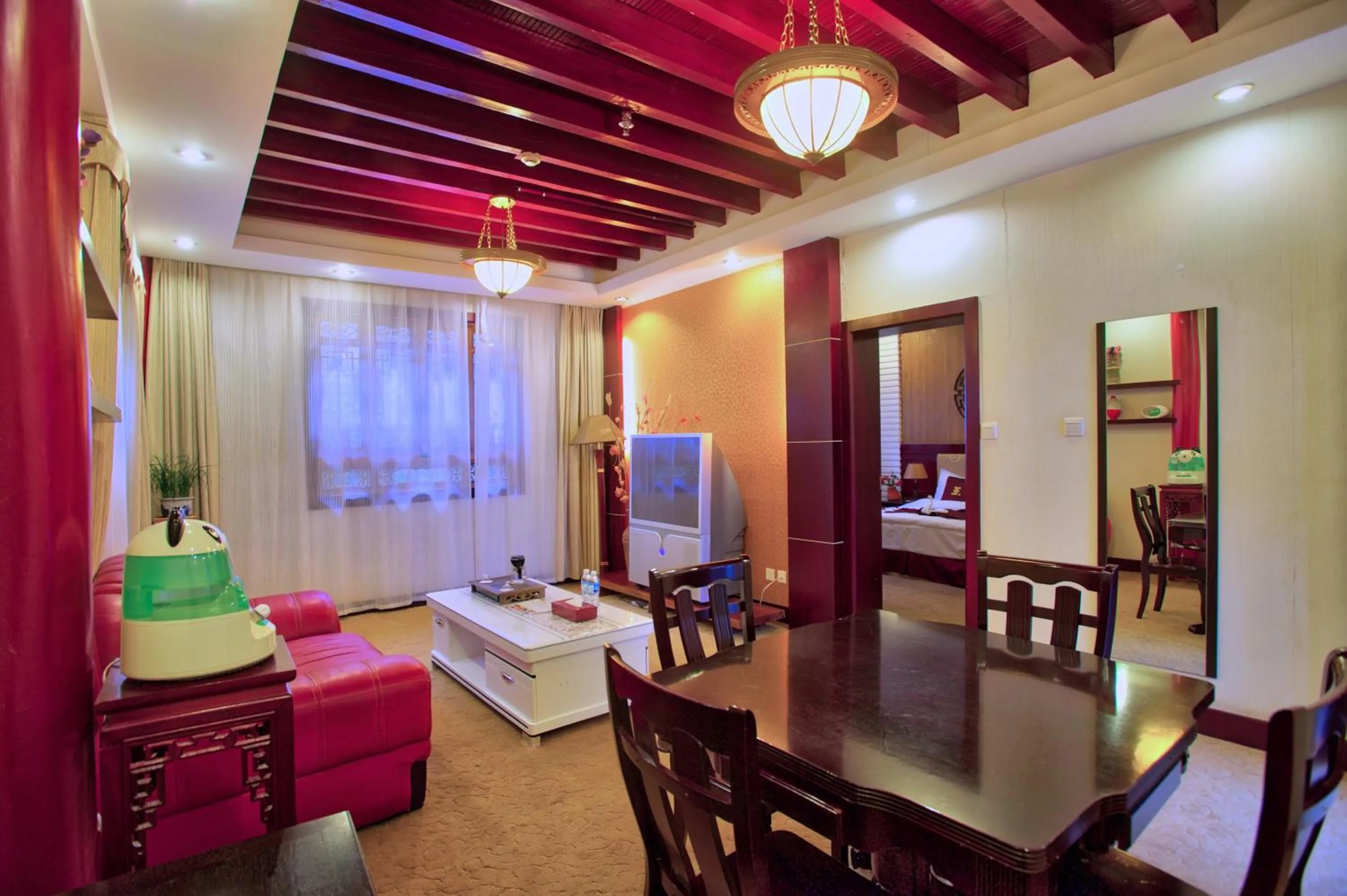 Living room, Bed in Lijiang Wangfu Hotel