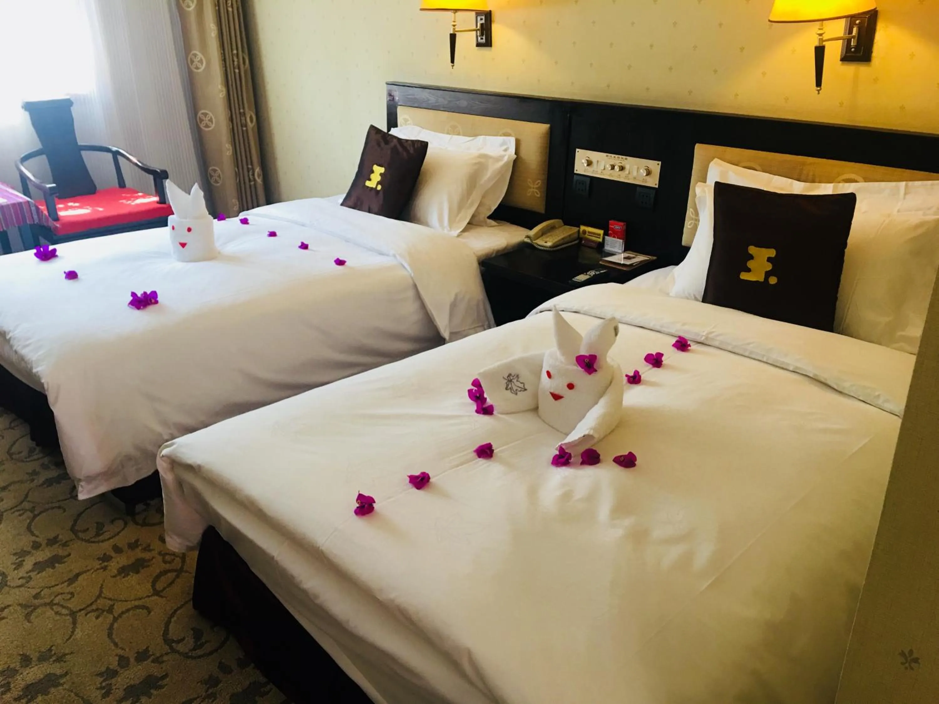 Bed in Lijiang Wangfu Hotel