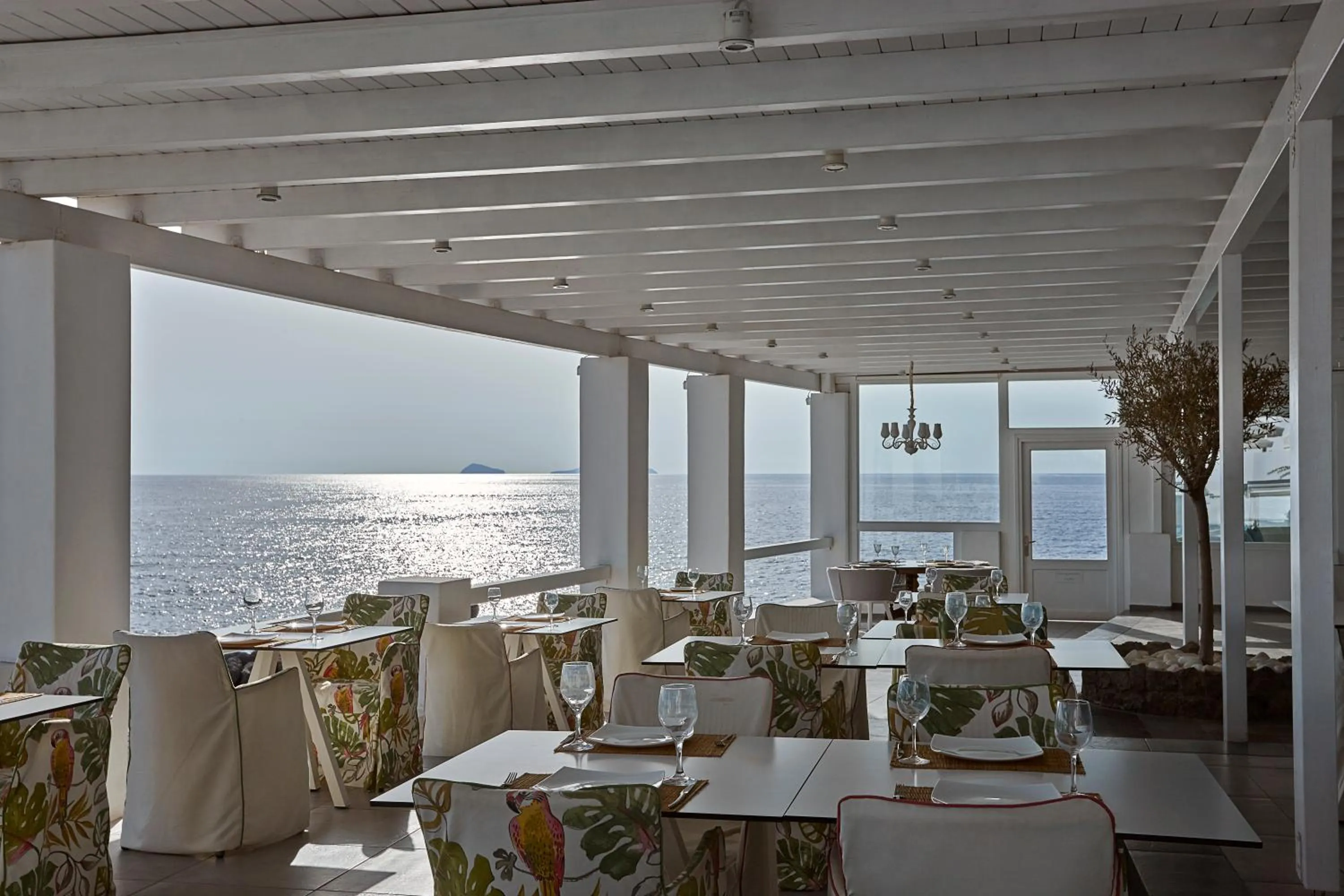 Restaurant/places to eat in Notos Therme and Spa