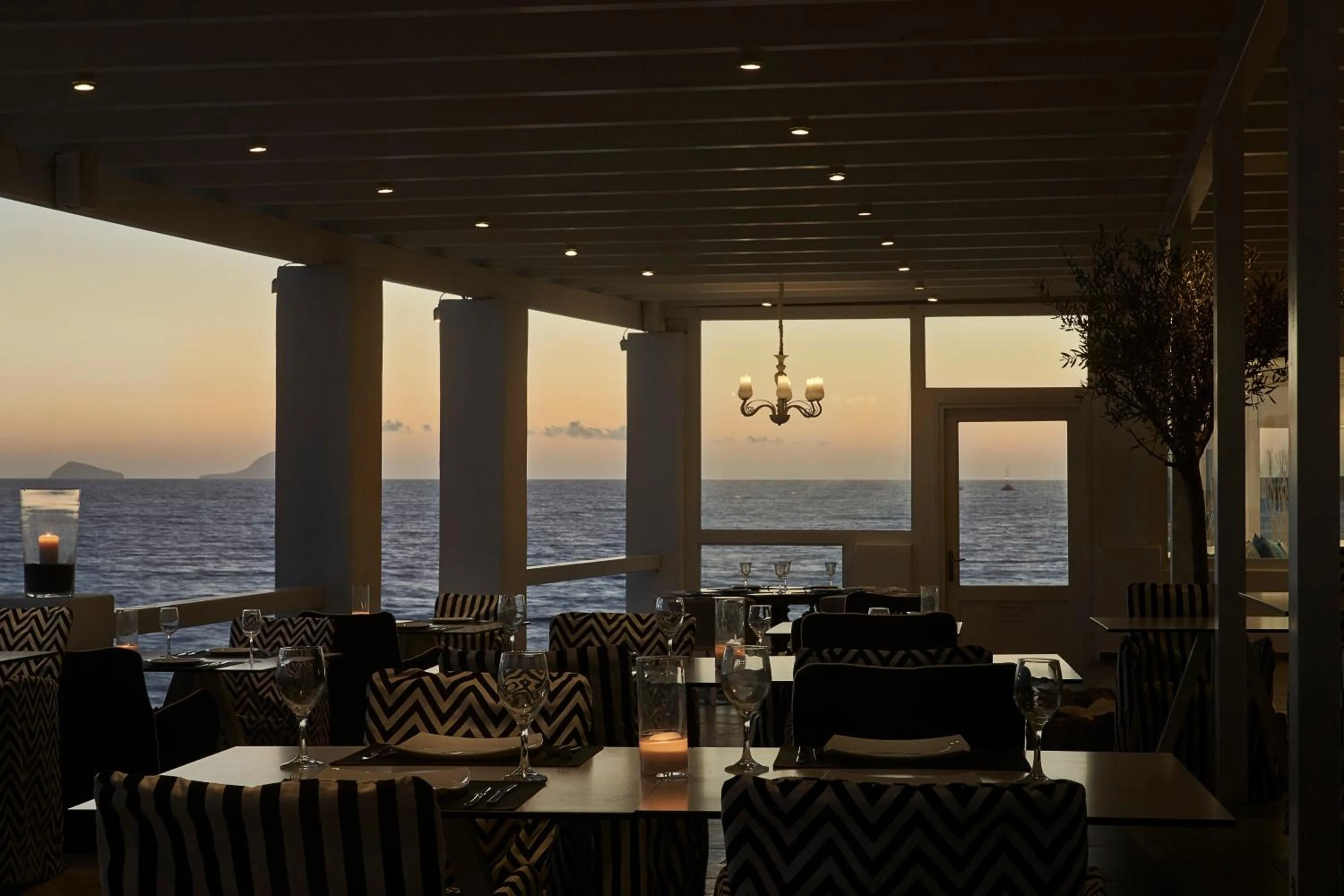 Restaurant/places to eat in Notos Therme and Spa