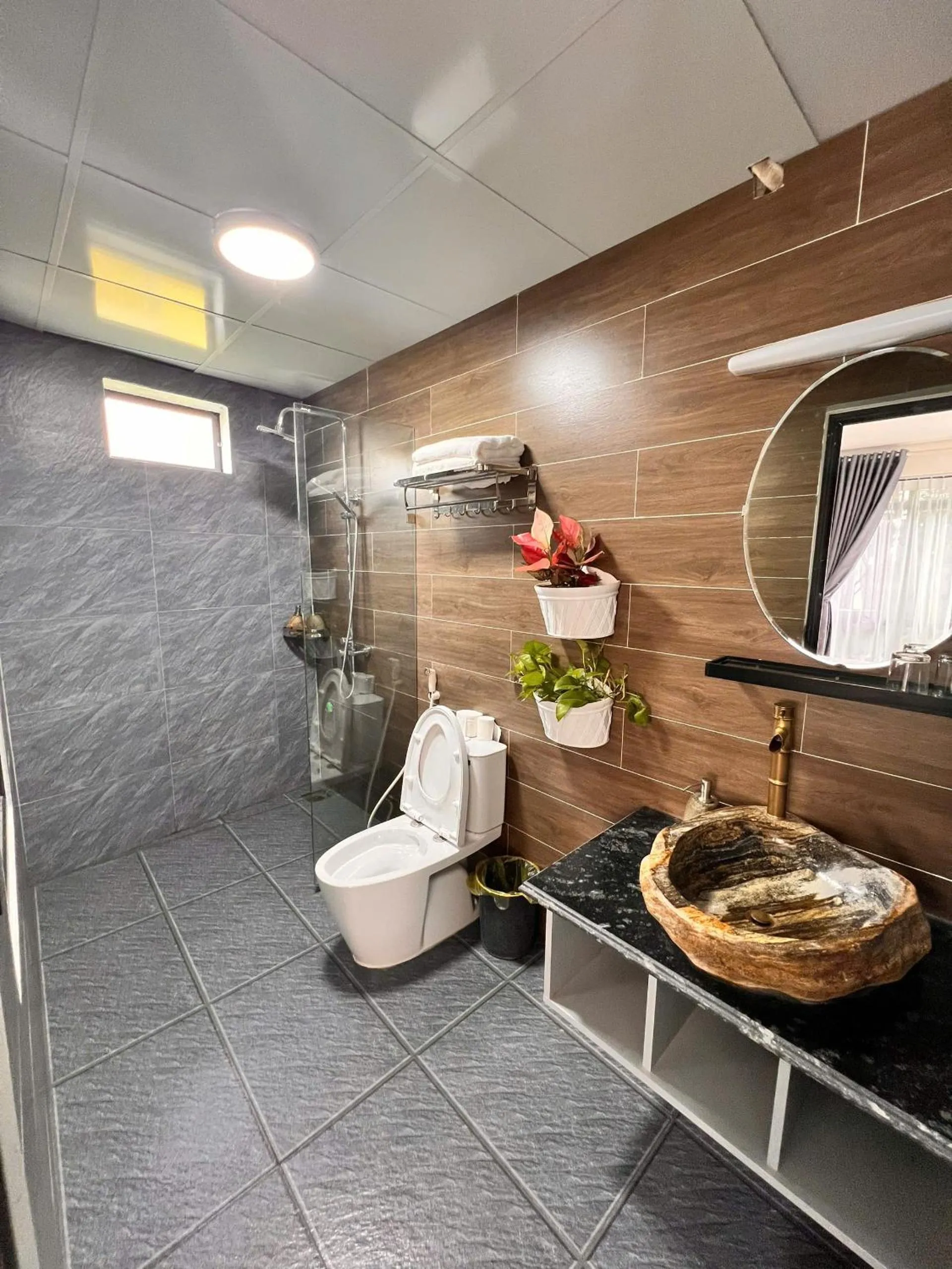 Toilet in Tam Coc Boutique Garden