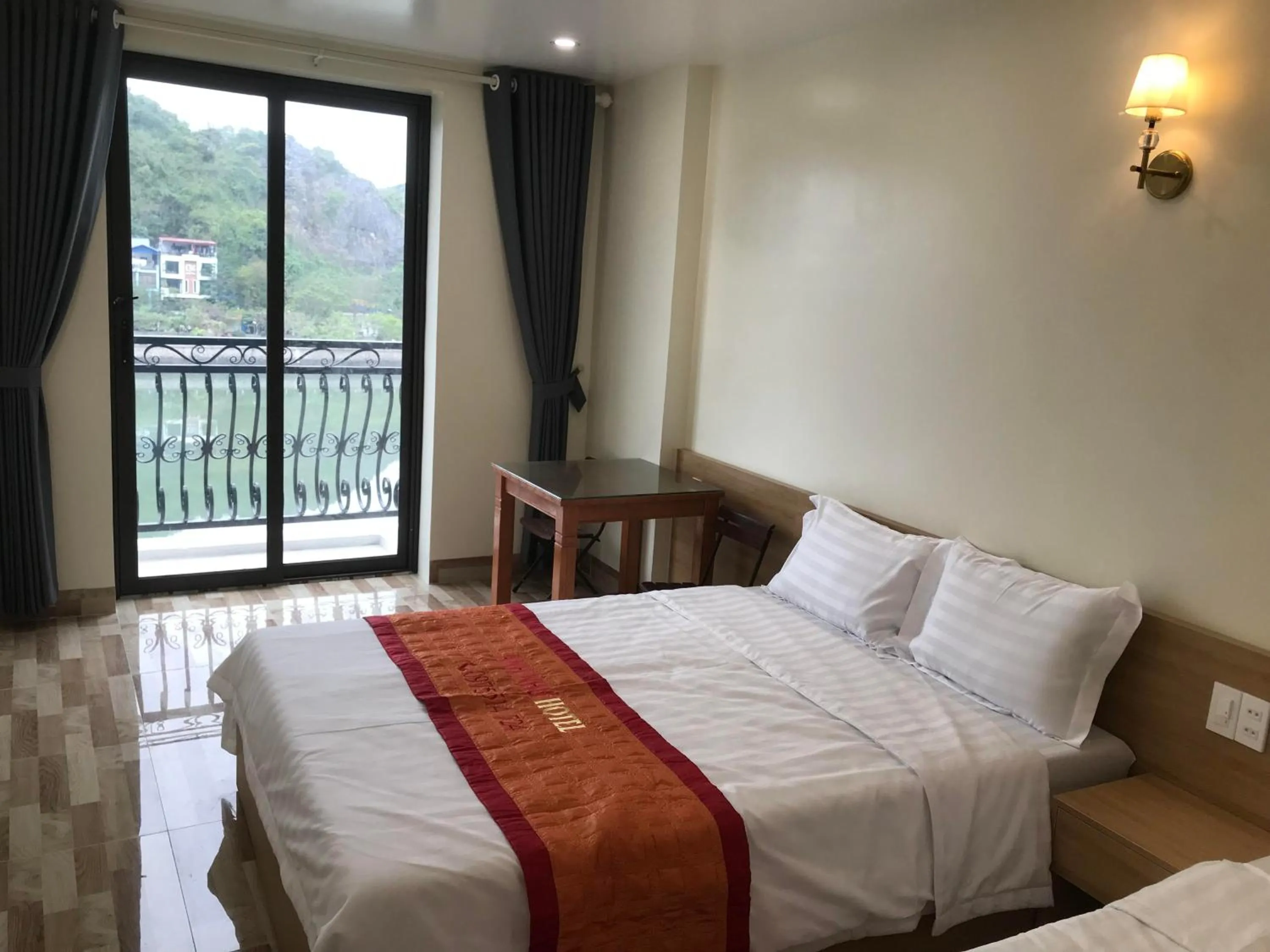 Bedroom, Bed in Sea Balcony Hotel