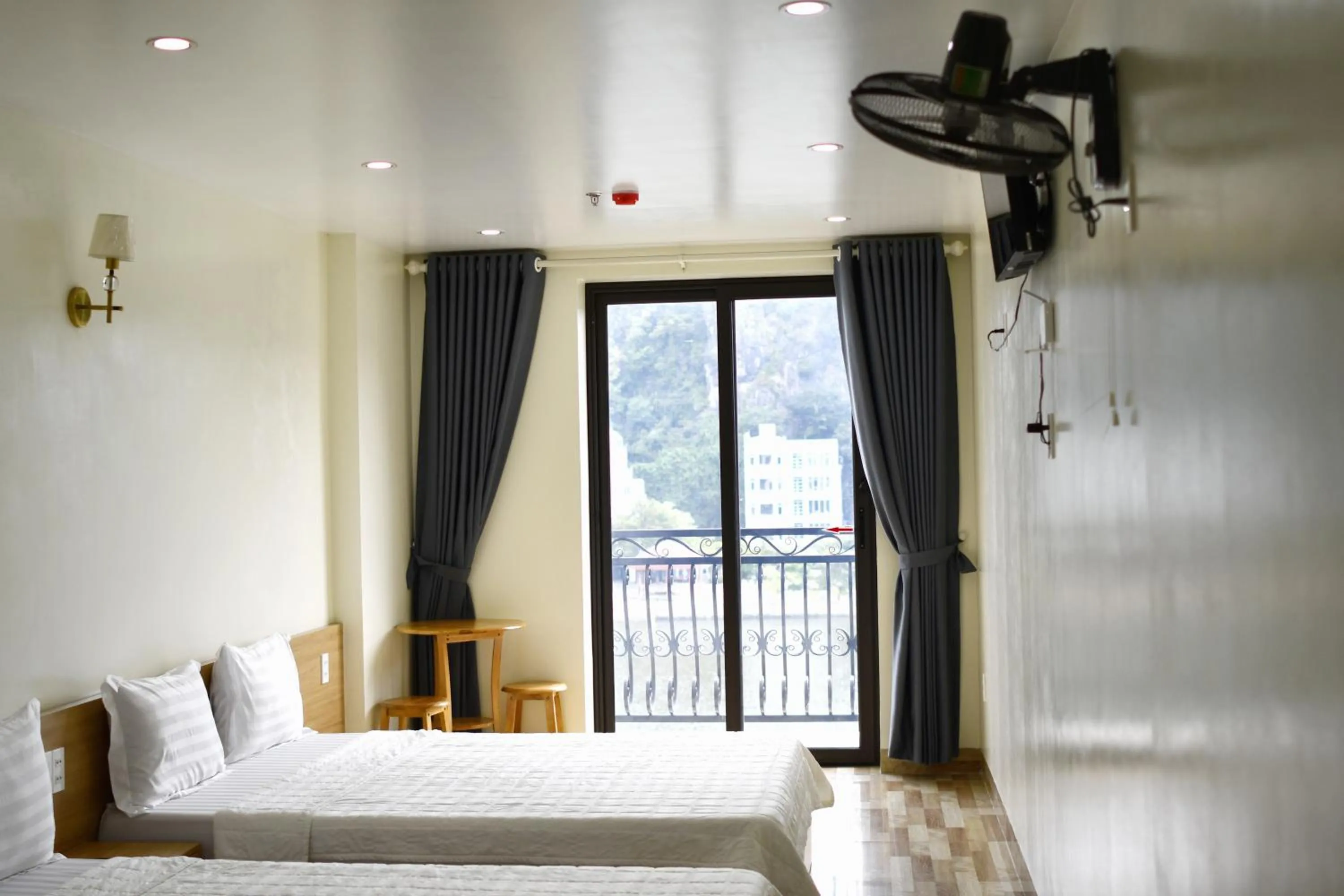 Balcony/Terrace, Bed in Sea Balcony Hotel