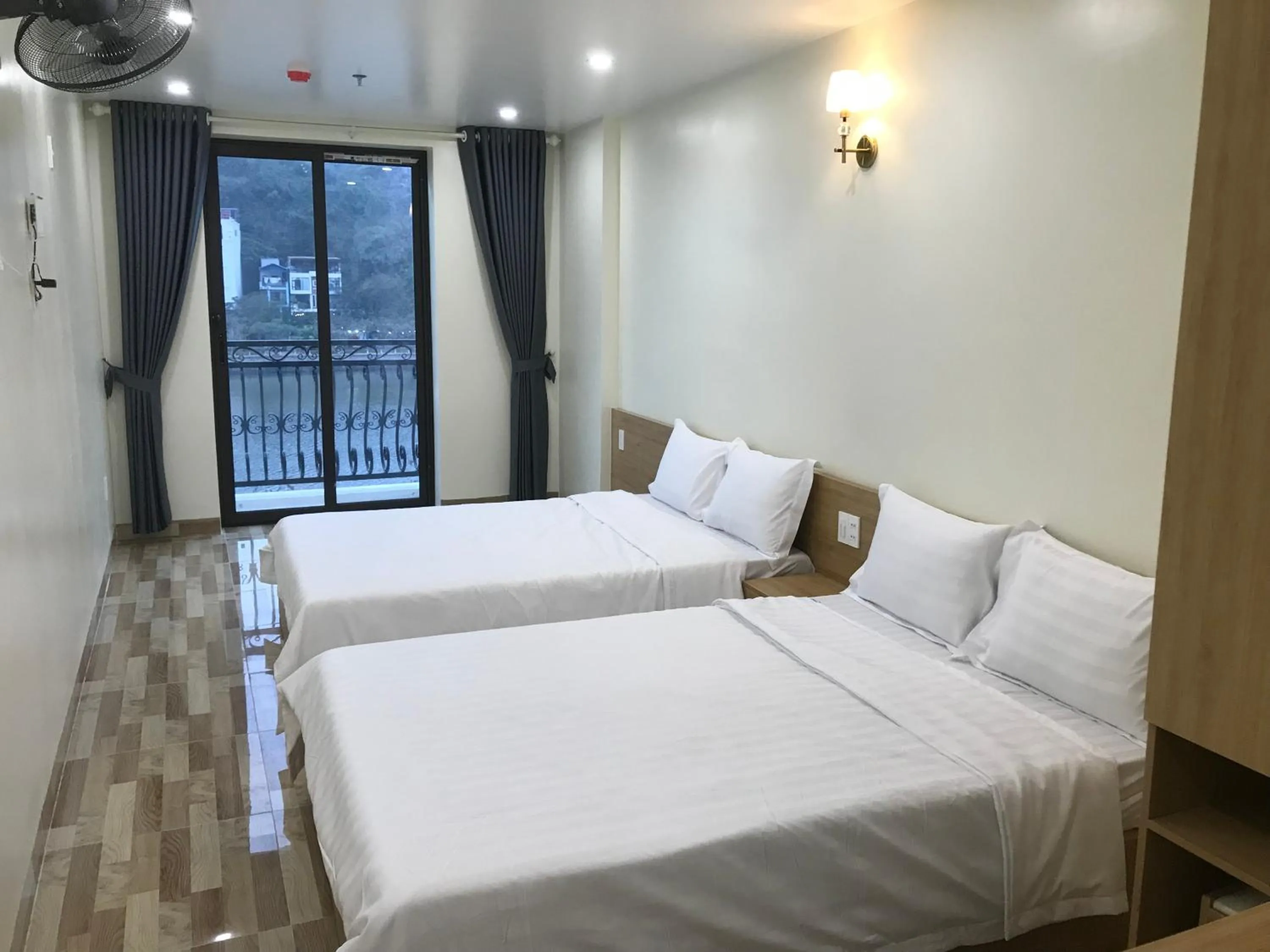 Bedroom, Bed in Sea Balcony Hotel