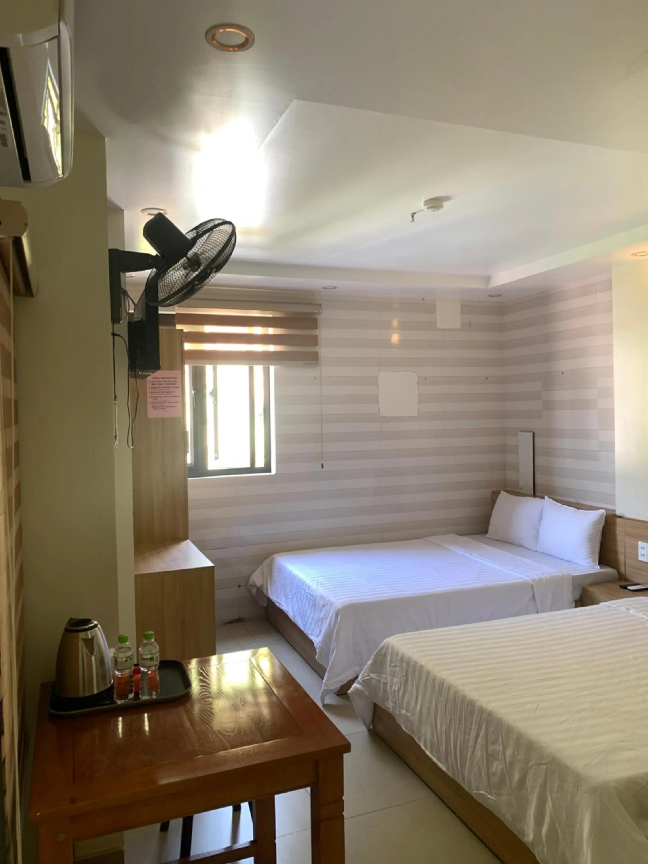 Photo of the whole room, Bed in Sea Balcony Hotel