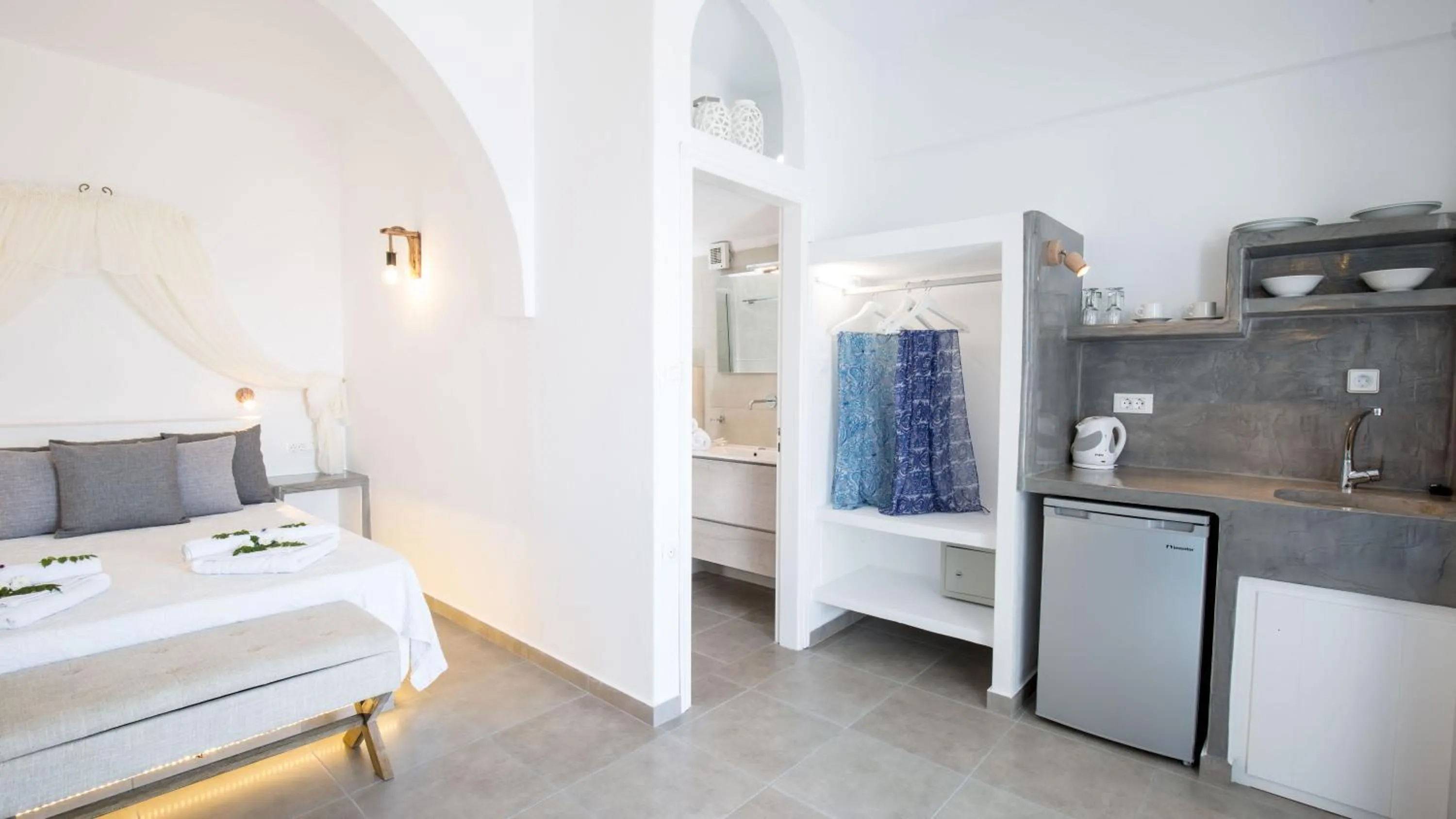 Photo of the whole room in Abelonas Retreat