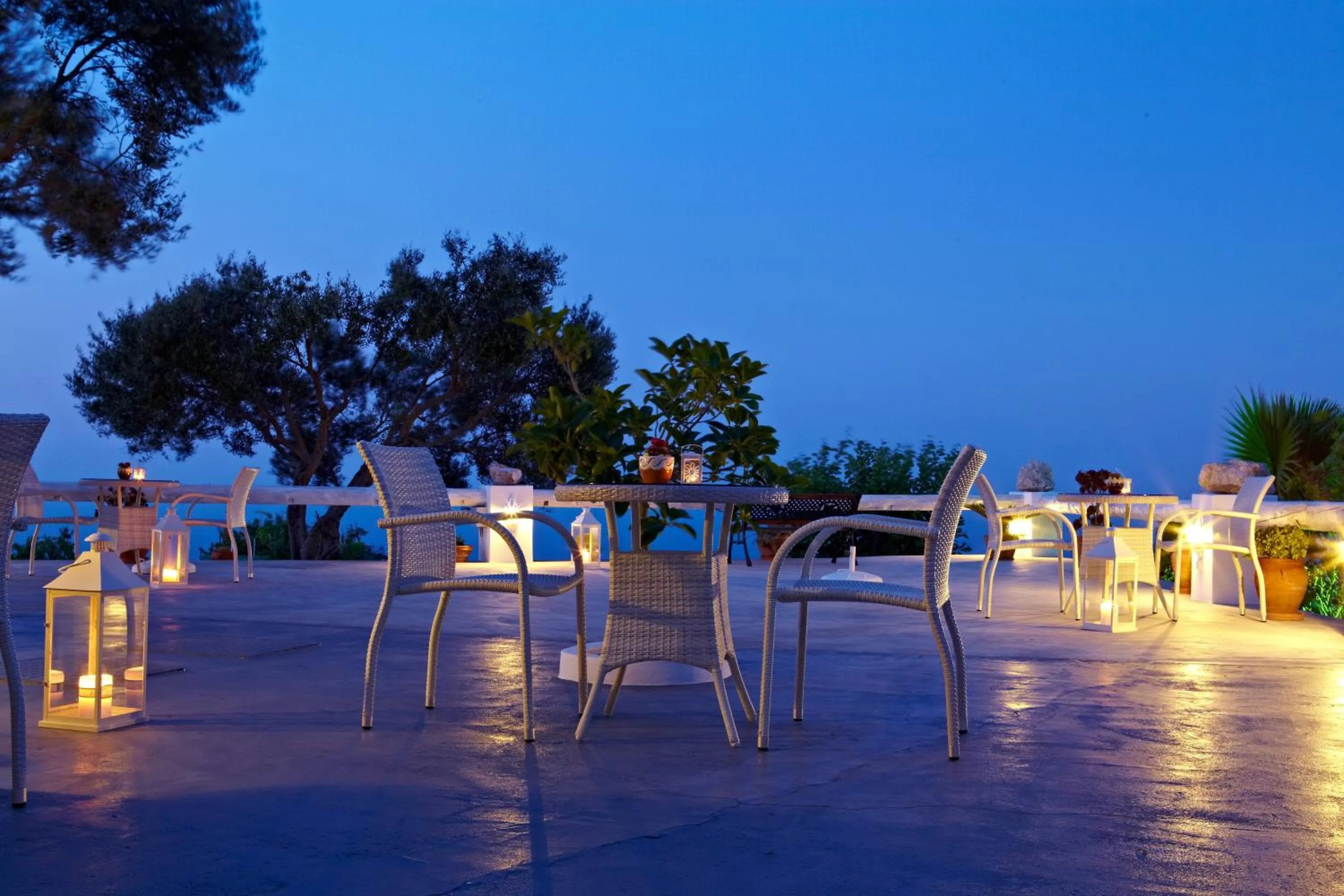 Restaurant/places to eat in Abelonas Retreat