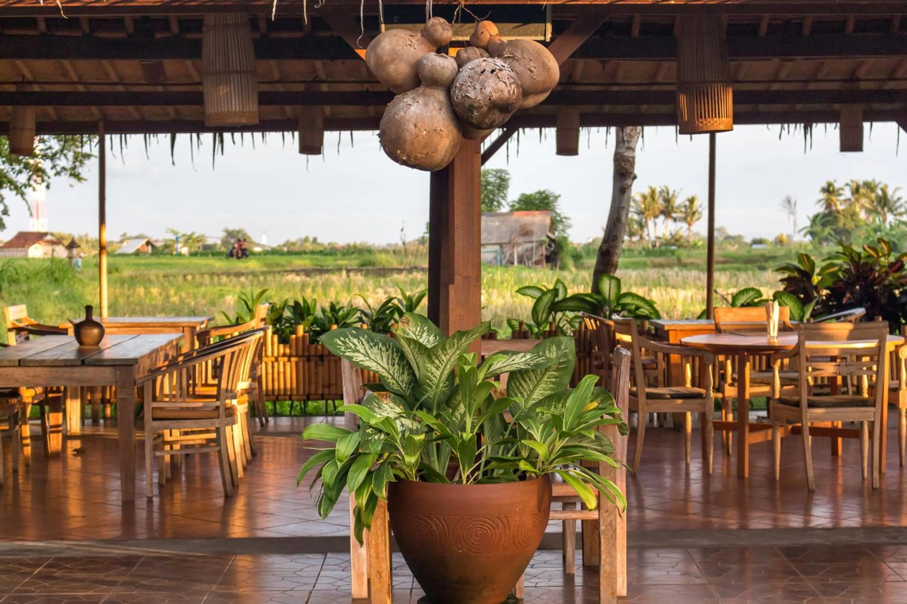 Restaurant/places to eat in Puri Taman Sari Resort