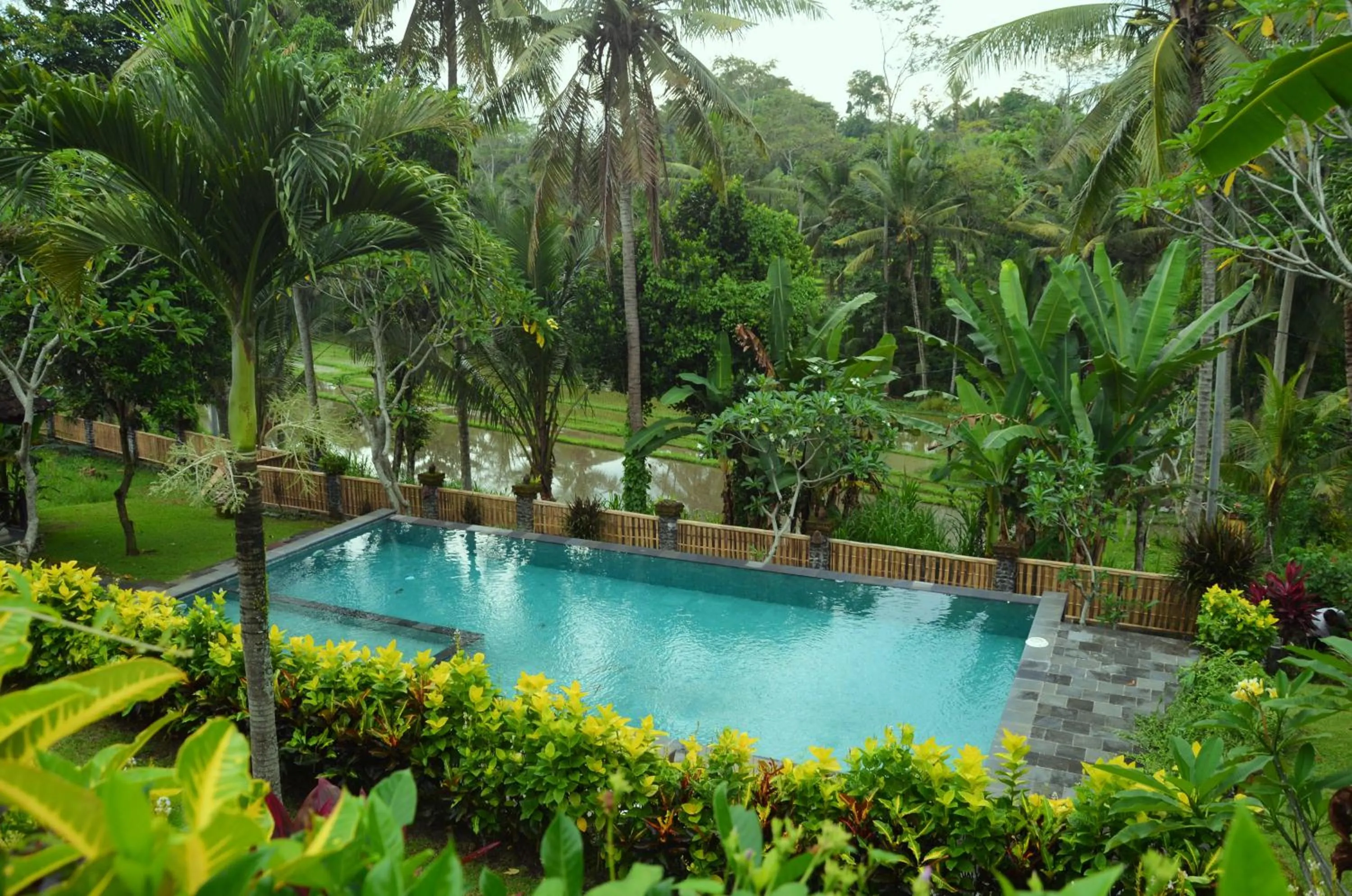 Swimming pool in Puri Taman Sari Resort
