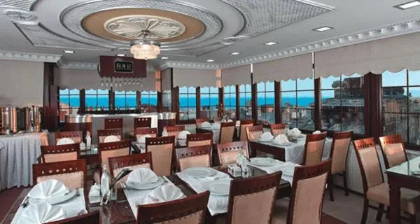 Restaurant/places to eat in Hotel Bazaar