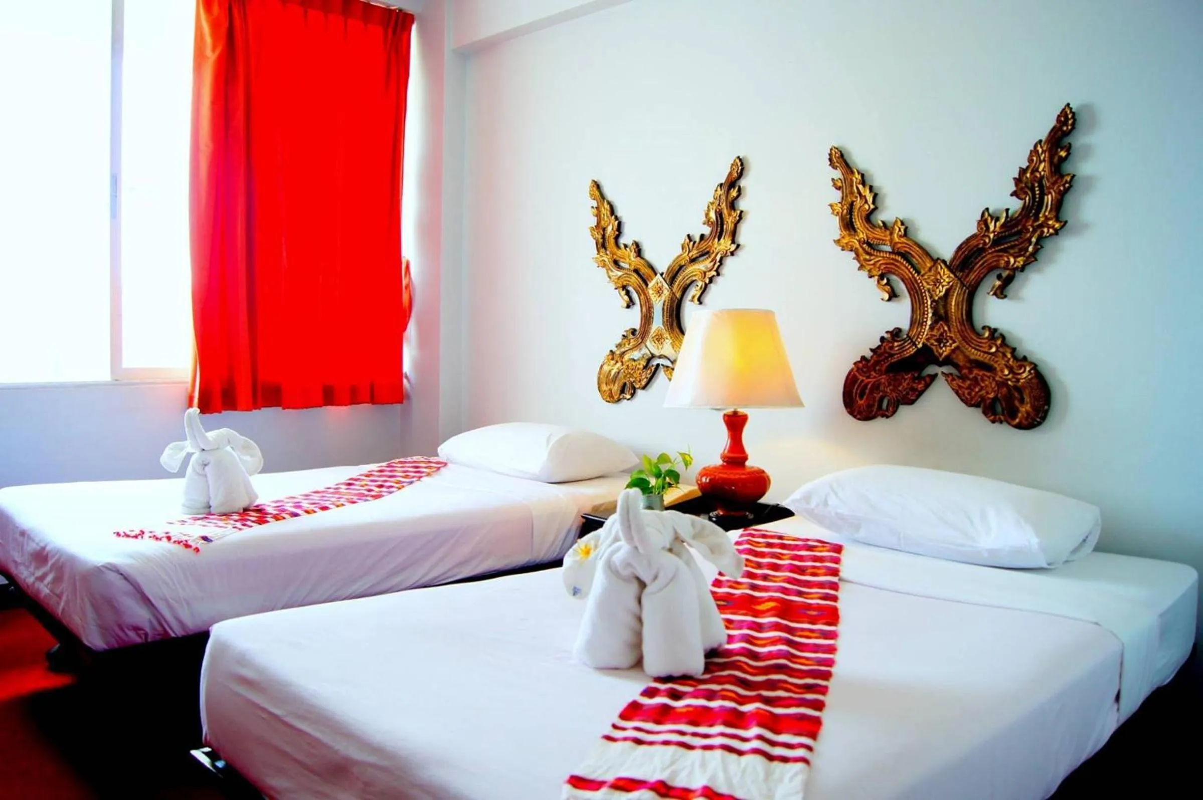 Bed in The International Hotel Chiang Mai - YMCA