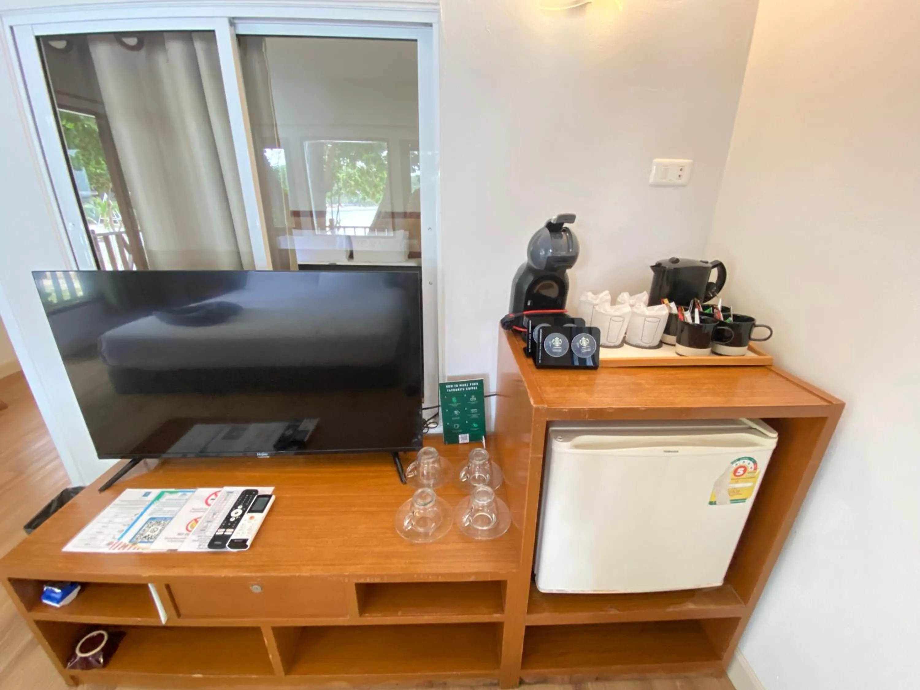 Coffee/tea facilities, Bed in Samed Cabana Resort