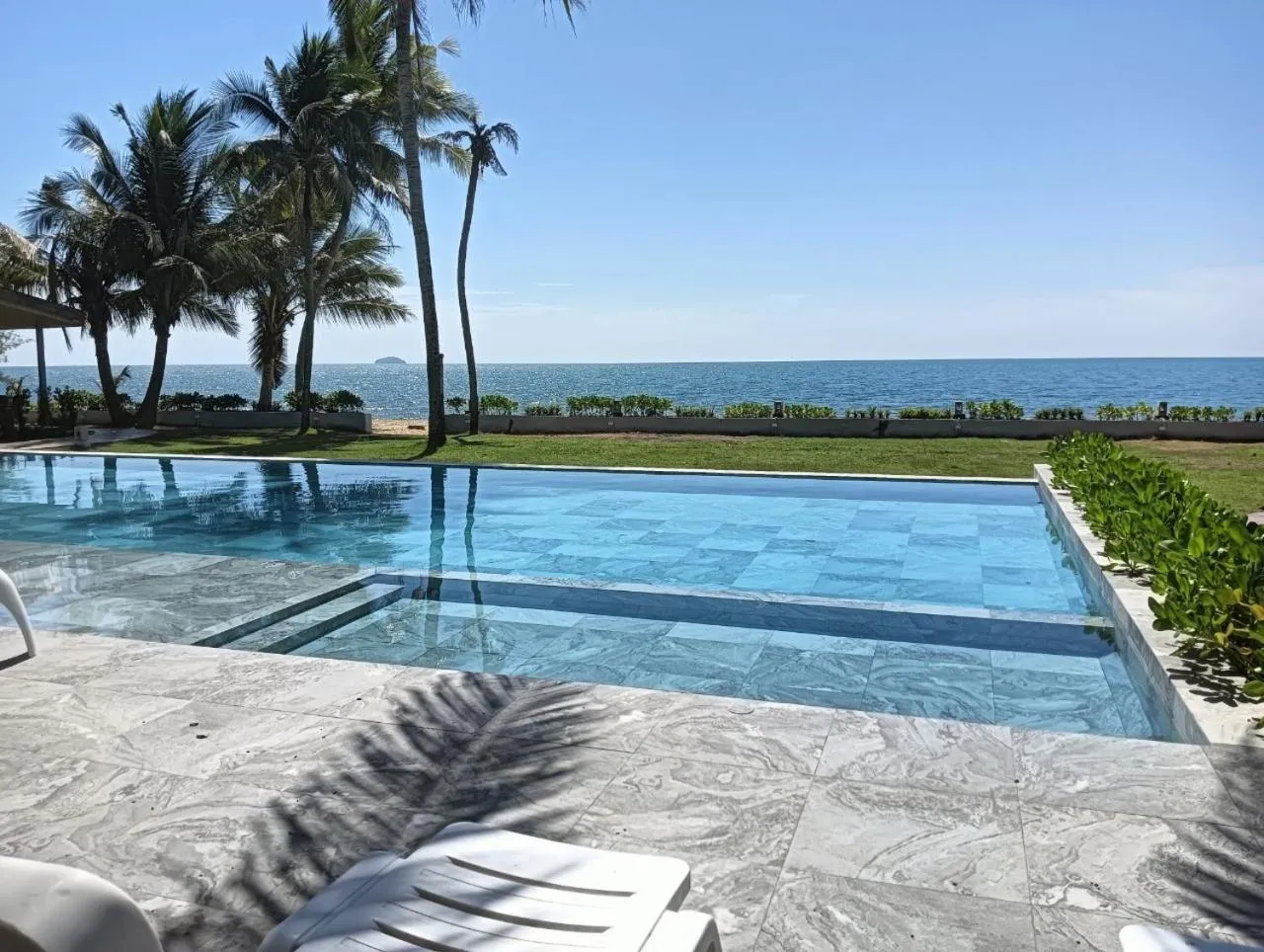 Swimming pool in Rayong Chalet Resort