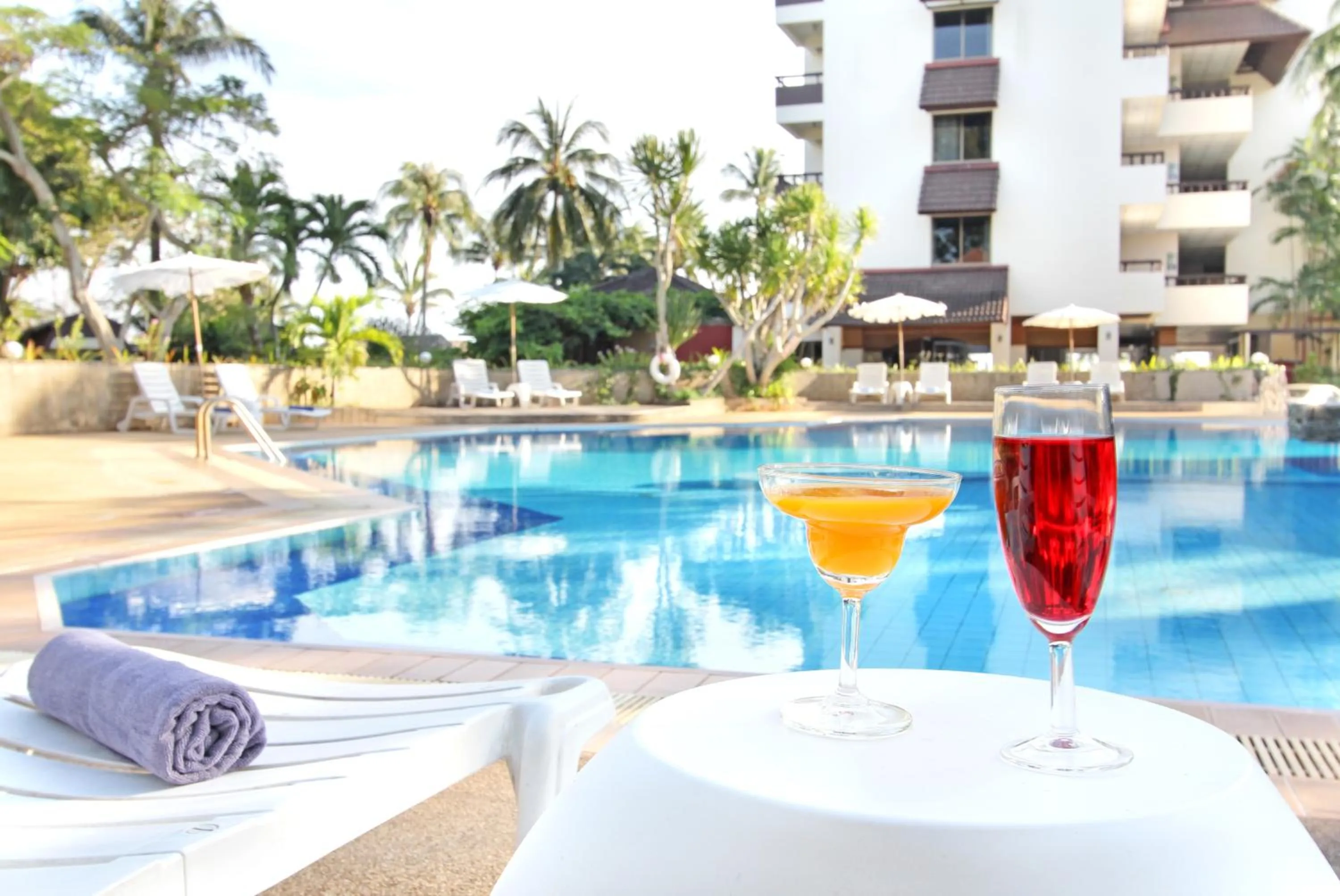 Swimming pool in Rayong Chalet Resort