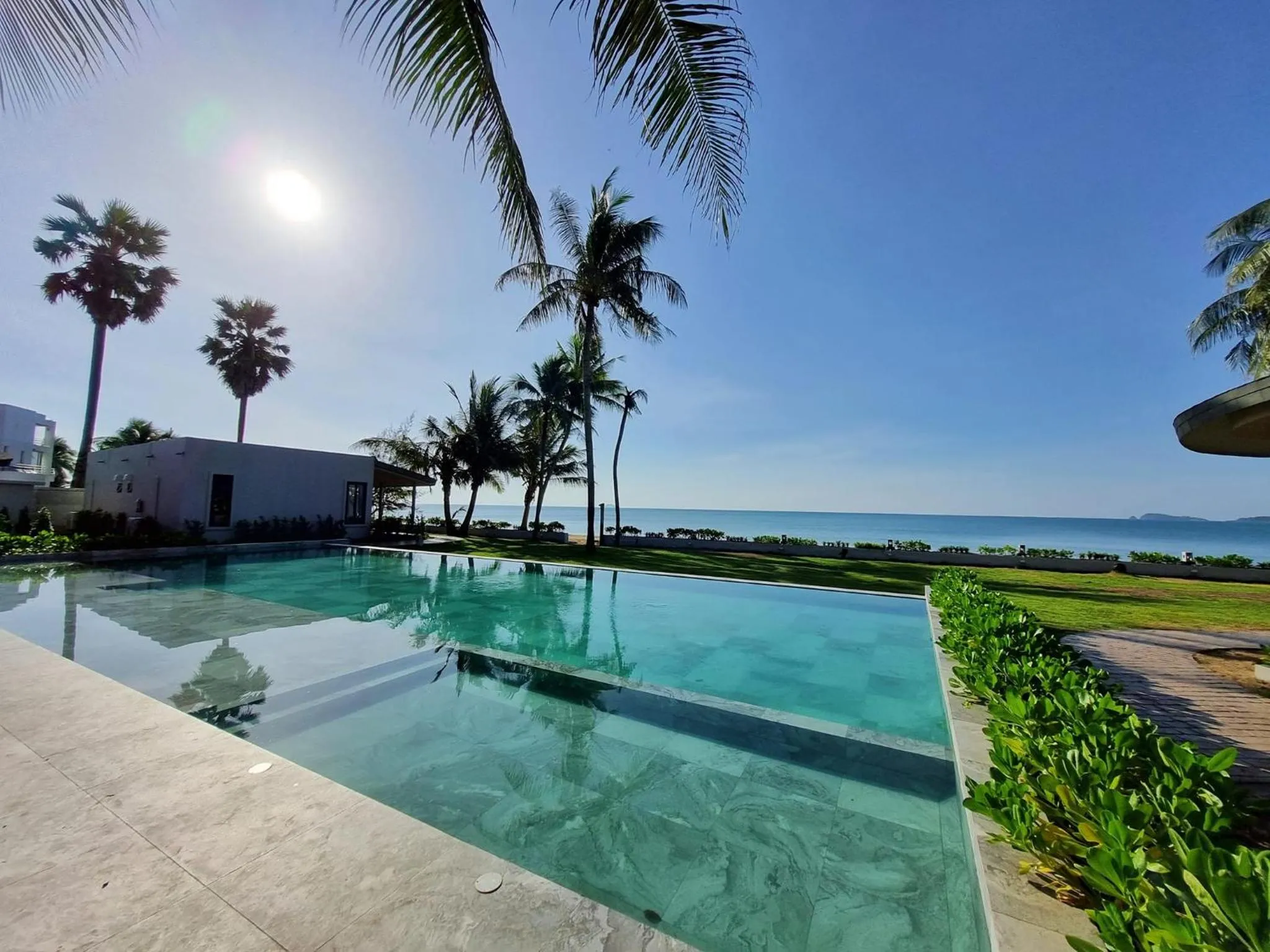 Swimming pool in Rayong Chalet Resort