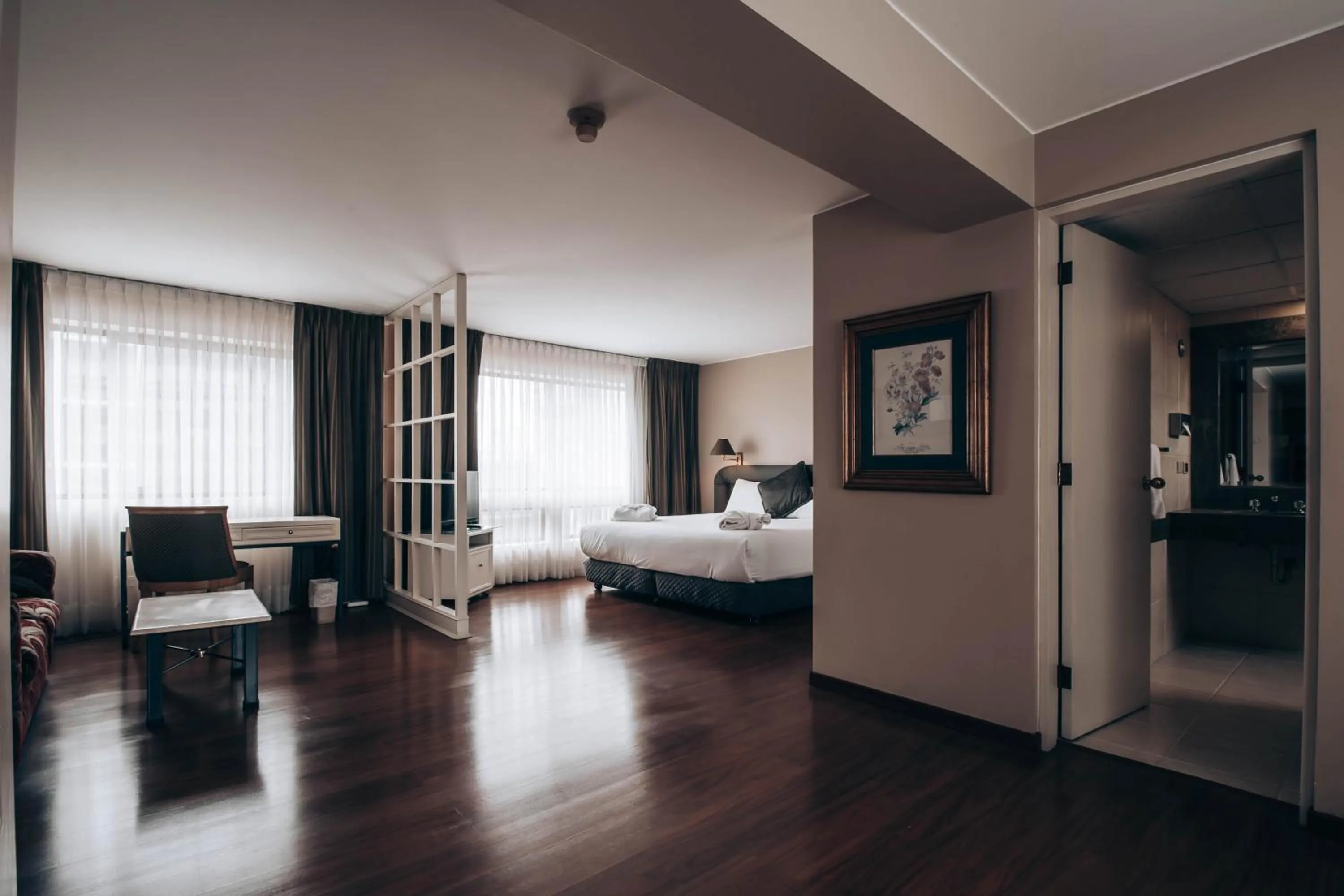 Living room, Bed in Suites del Bosque Hotel