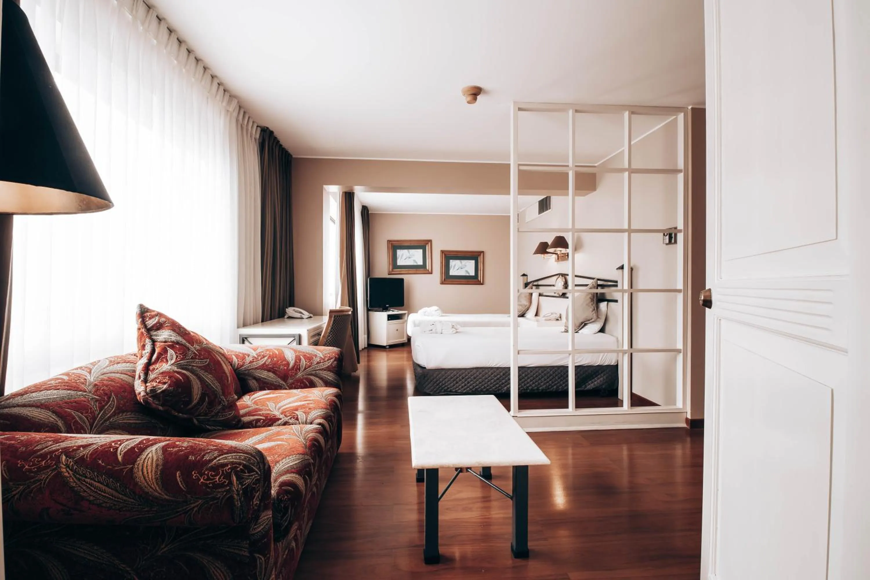 Living room, Bed in Suites del Bosque Hotel