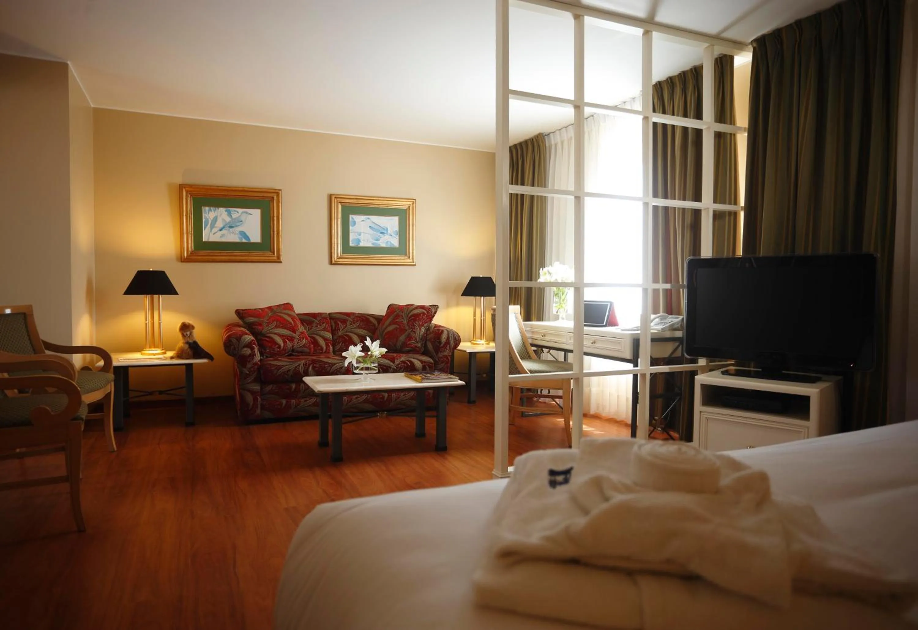 TV and multimedia, Bed in Suites del Bosque Hotel