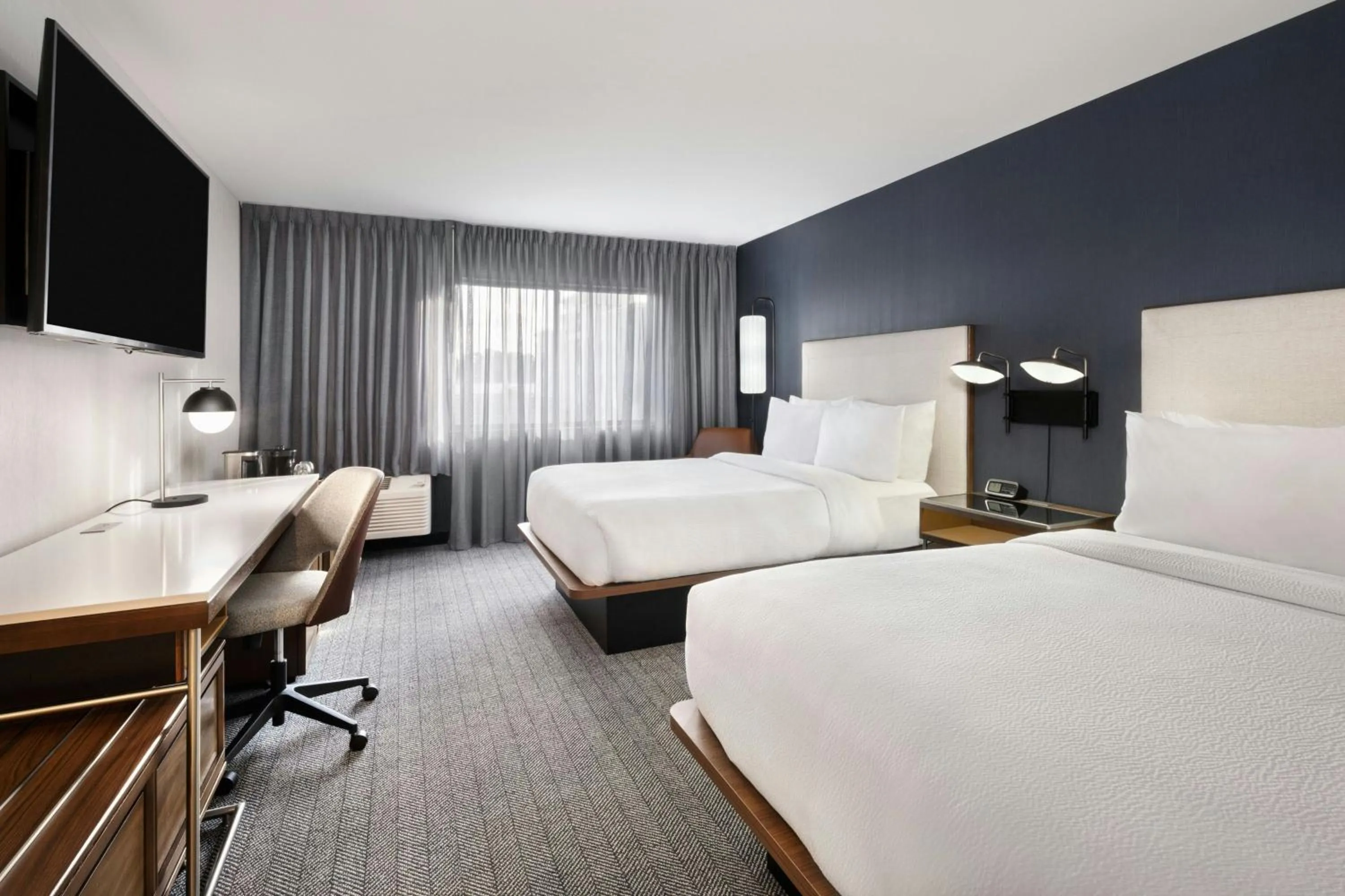 Photo of the whole room, Bed in Courtyard Mobile