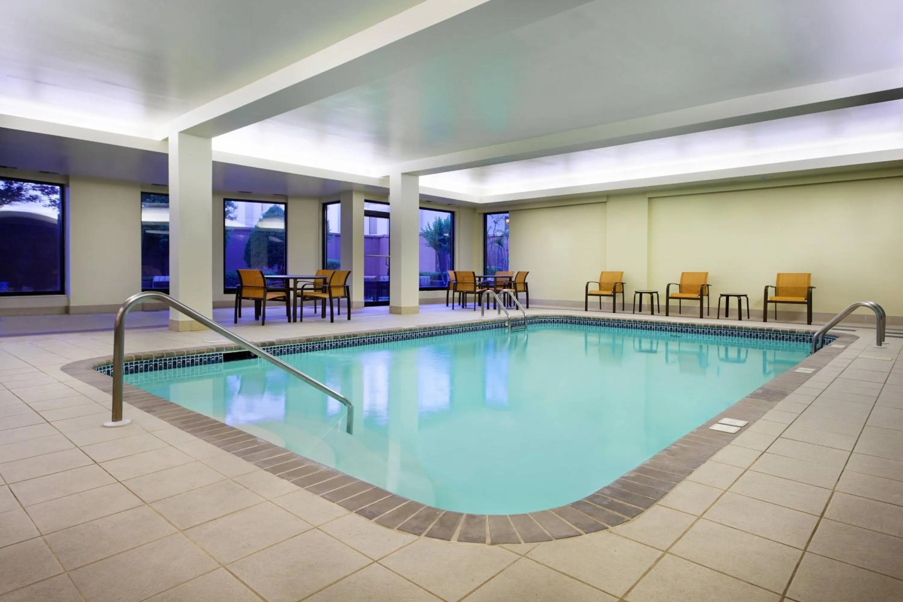 Swimming pool in Courtyard Mobile