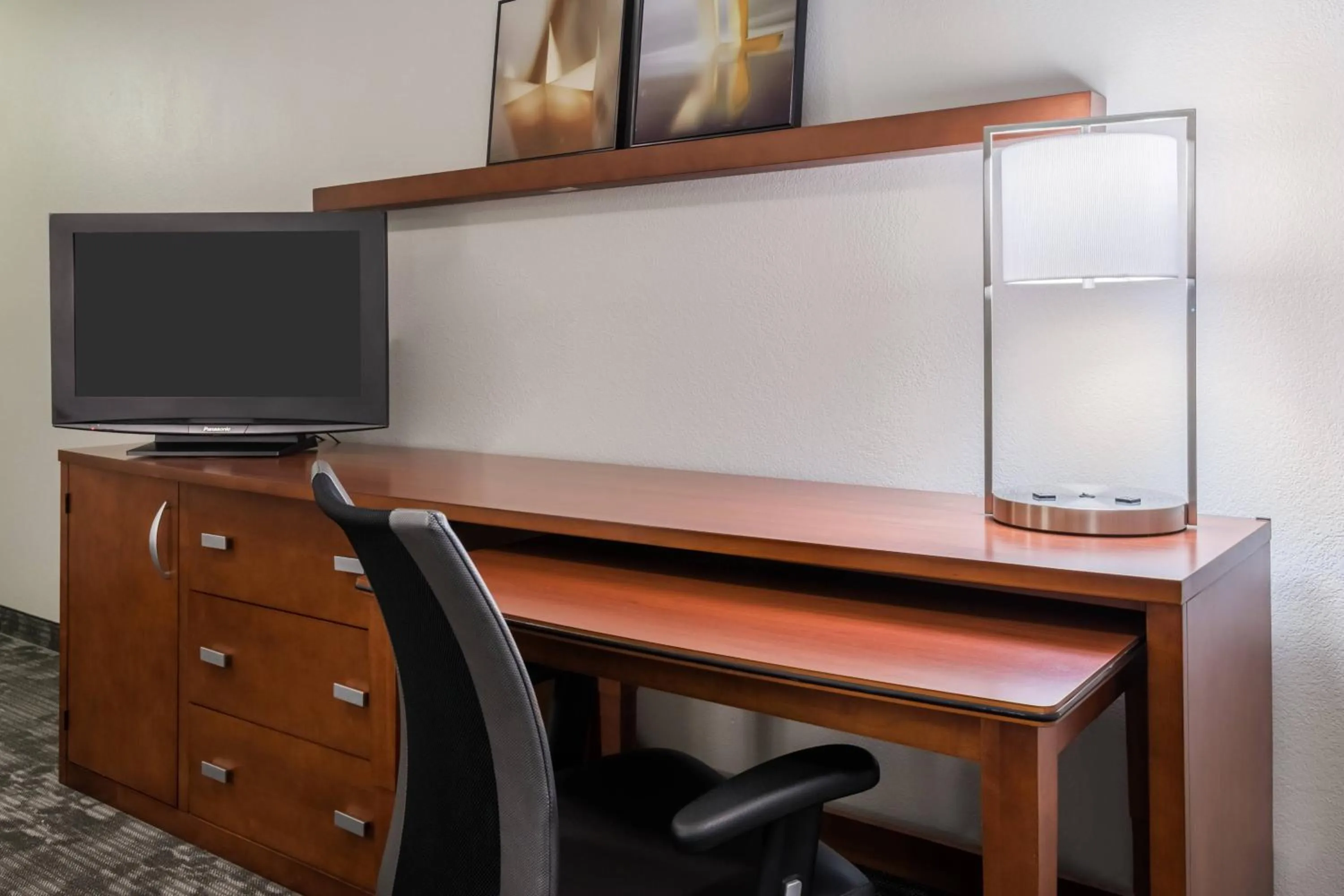 Photo of the whole room in Courtyard Mobile