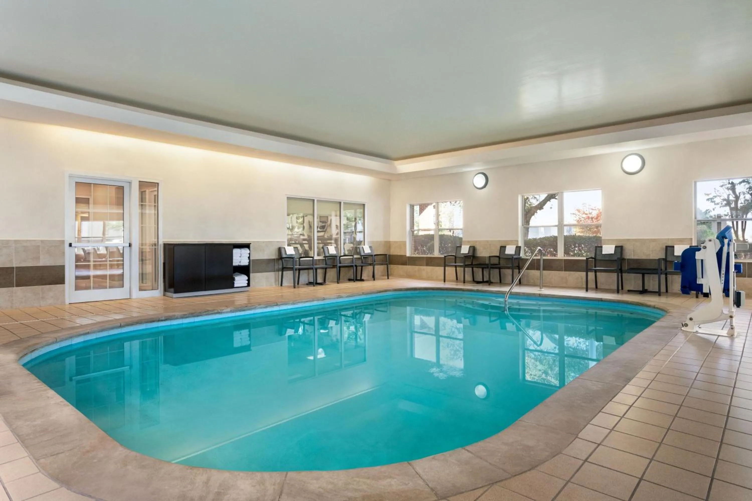 Swimming pool in Residence Inn Mobile