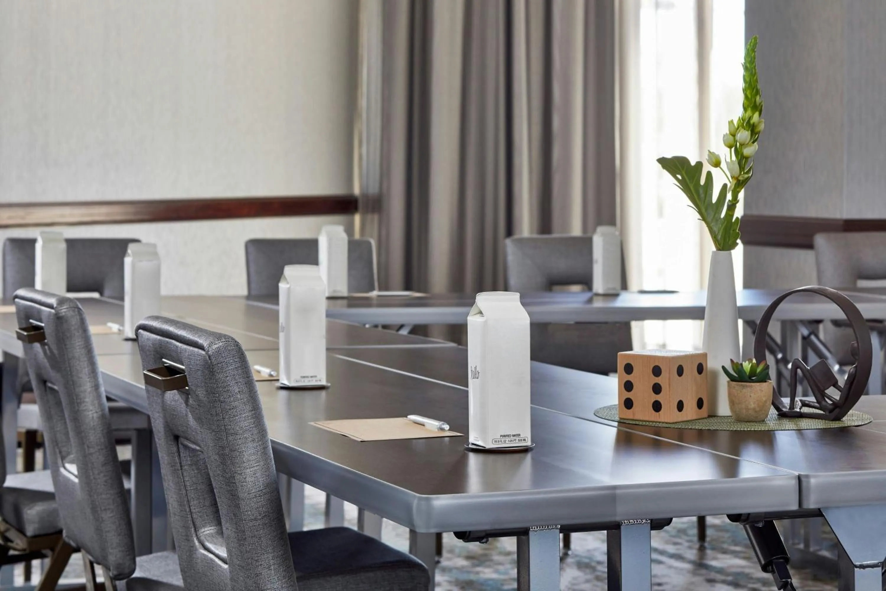 Meeting/conference room in Renaissance Mobile Riverview Plaza Hotel