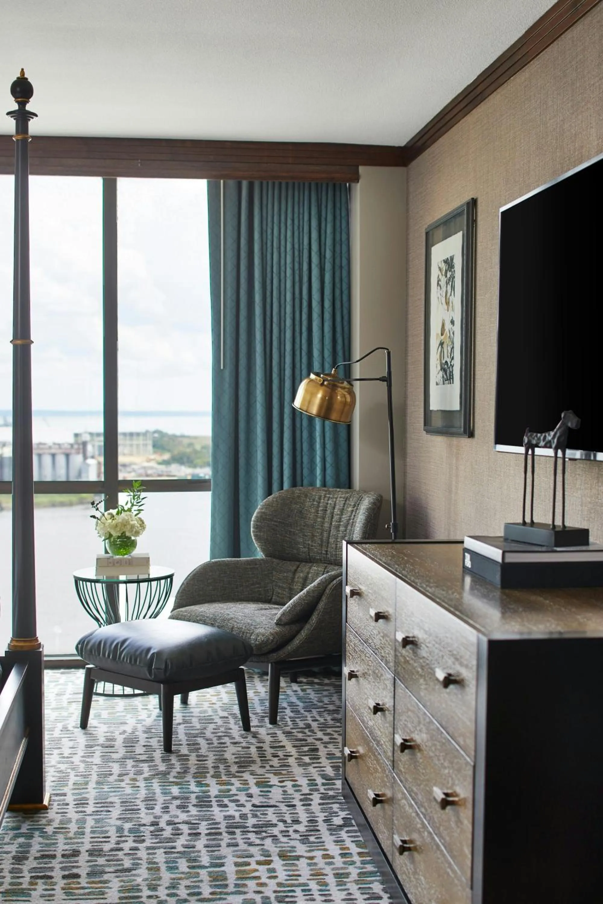 Bedroom in Renaissance Mobile Riverview Plaza Hotel