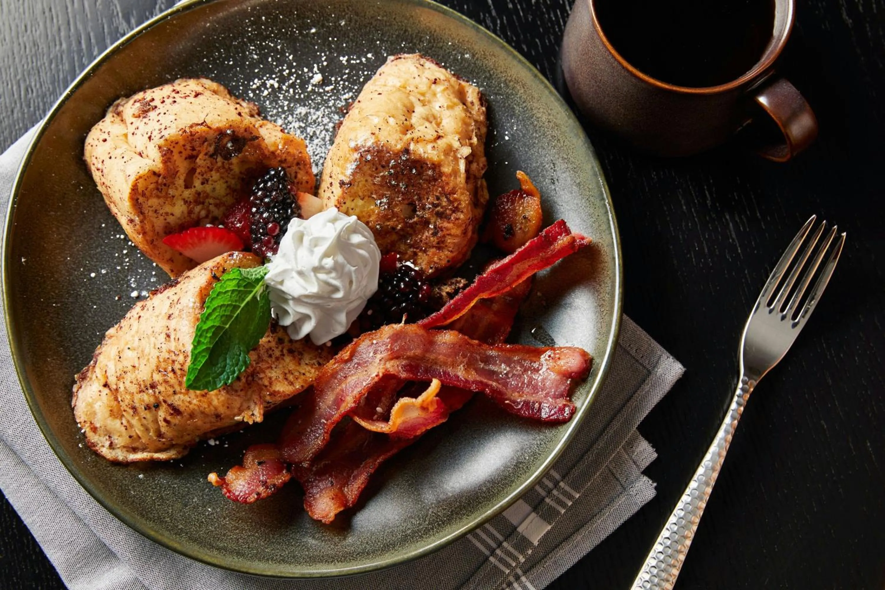 Restaurant/places to eat in Renaissance Mobile Riverview Plaza Hotel