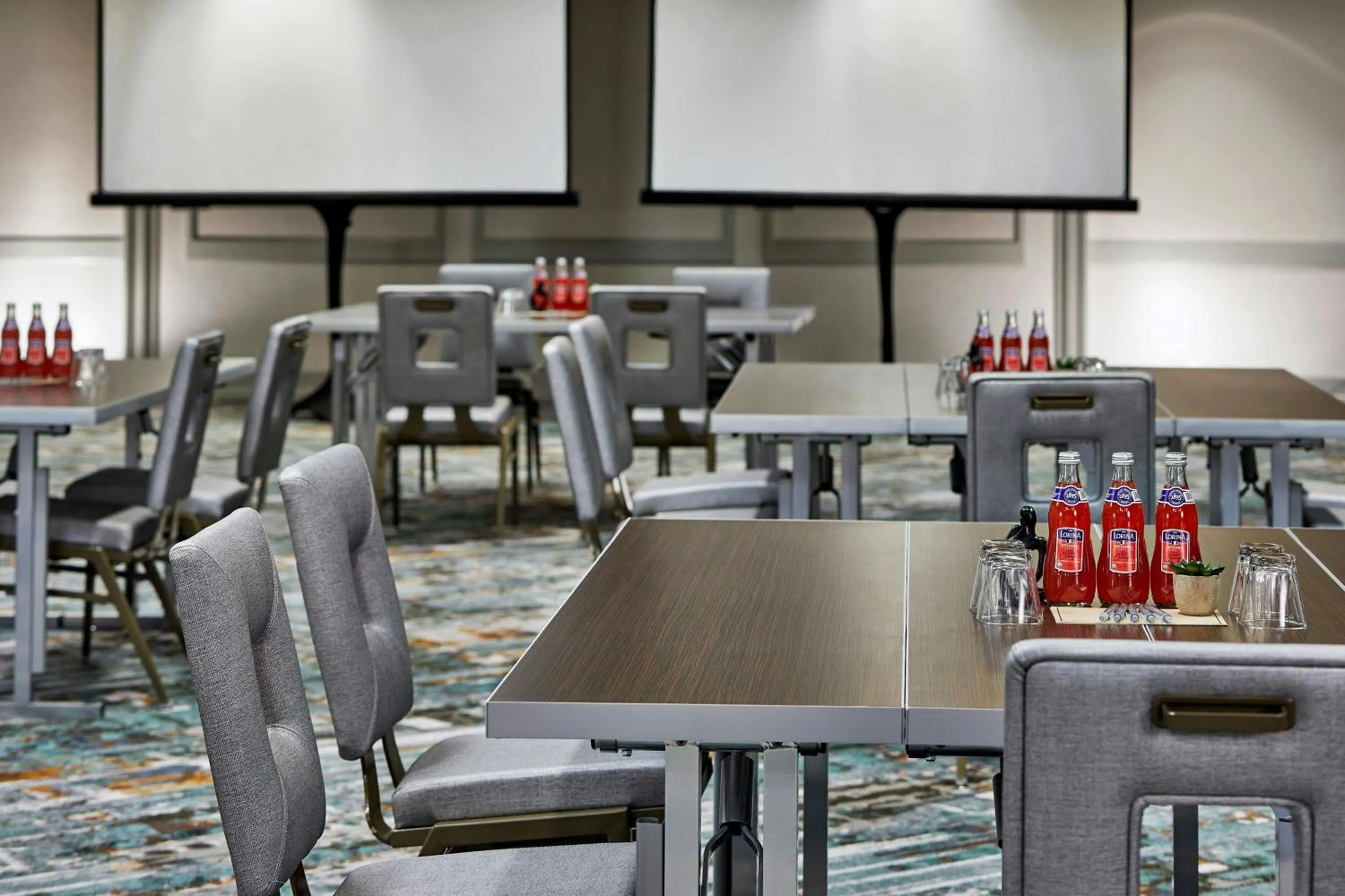 Meeting/conference room in Renaissance Mobile Riverview Plaza Hotel