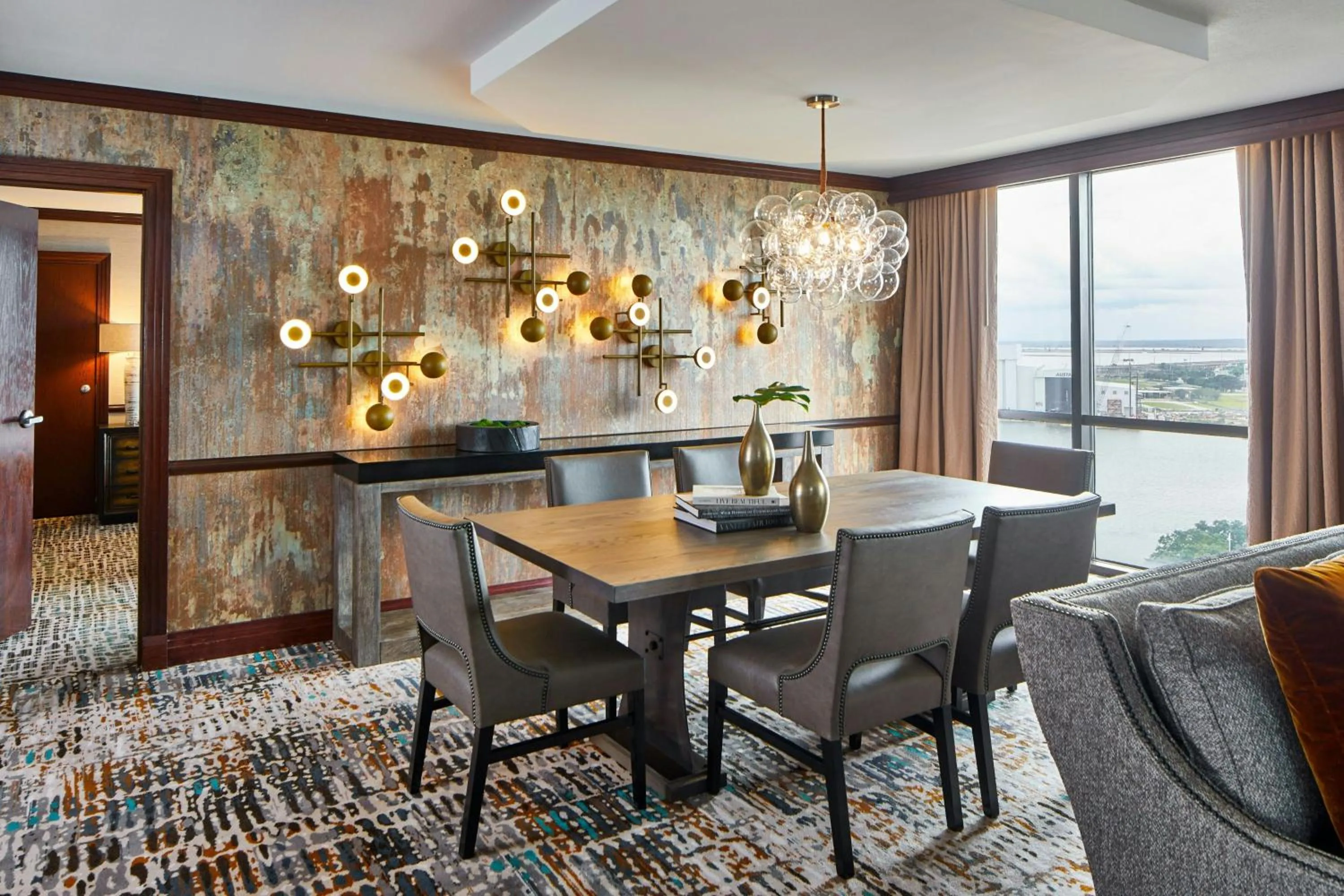 Bedroom in Renaissance Mobile Riverview Plaza Hotel