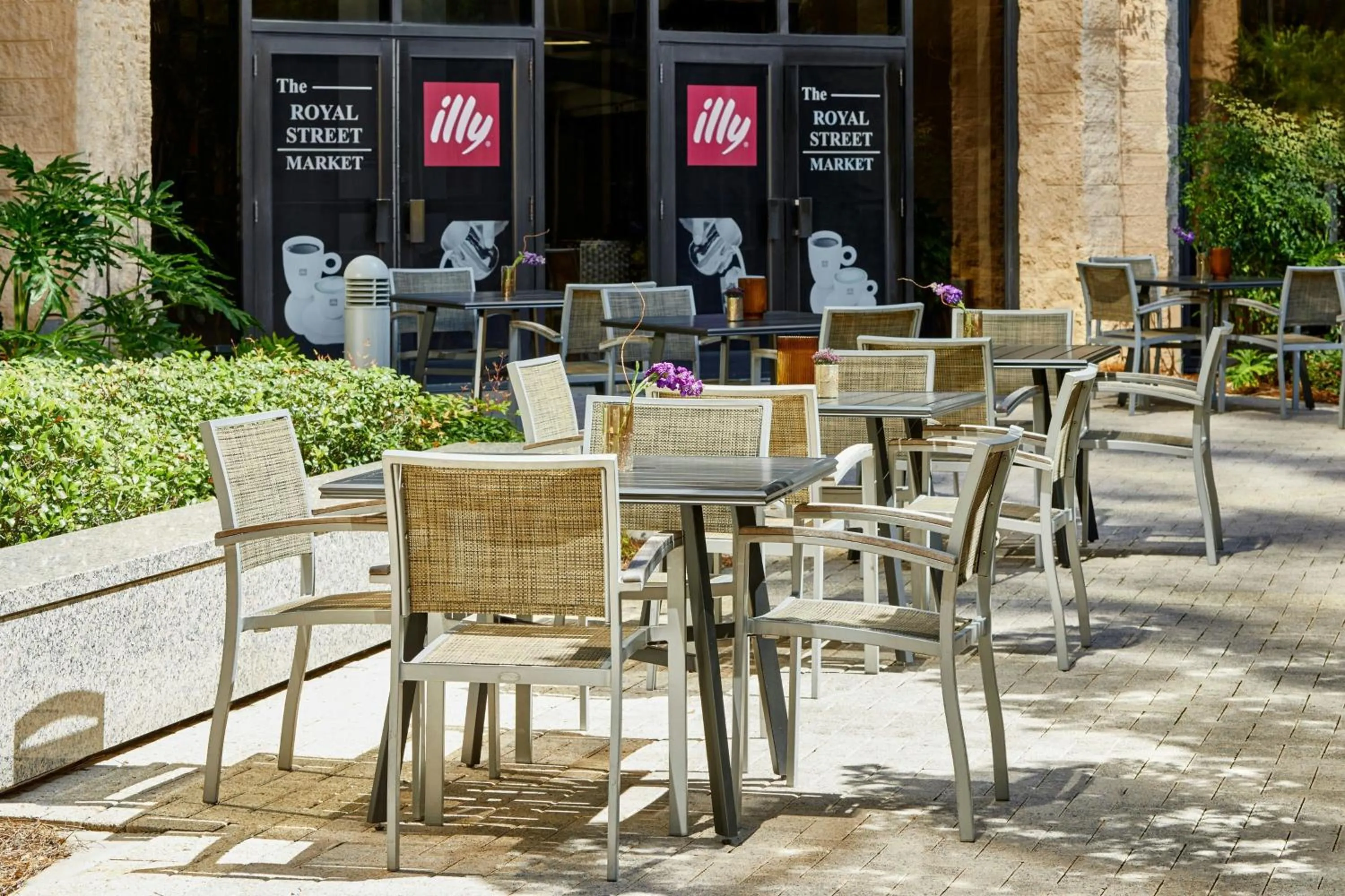 Restaurant/places to eat in Renaissance Mobile Riverview Plaza Hotel