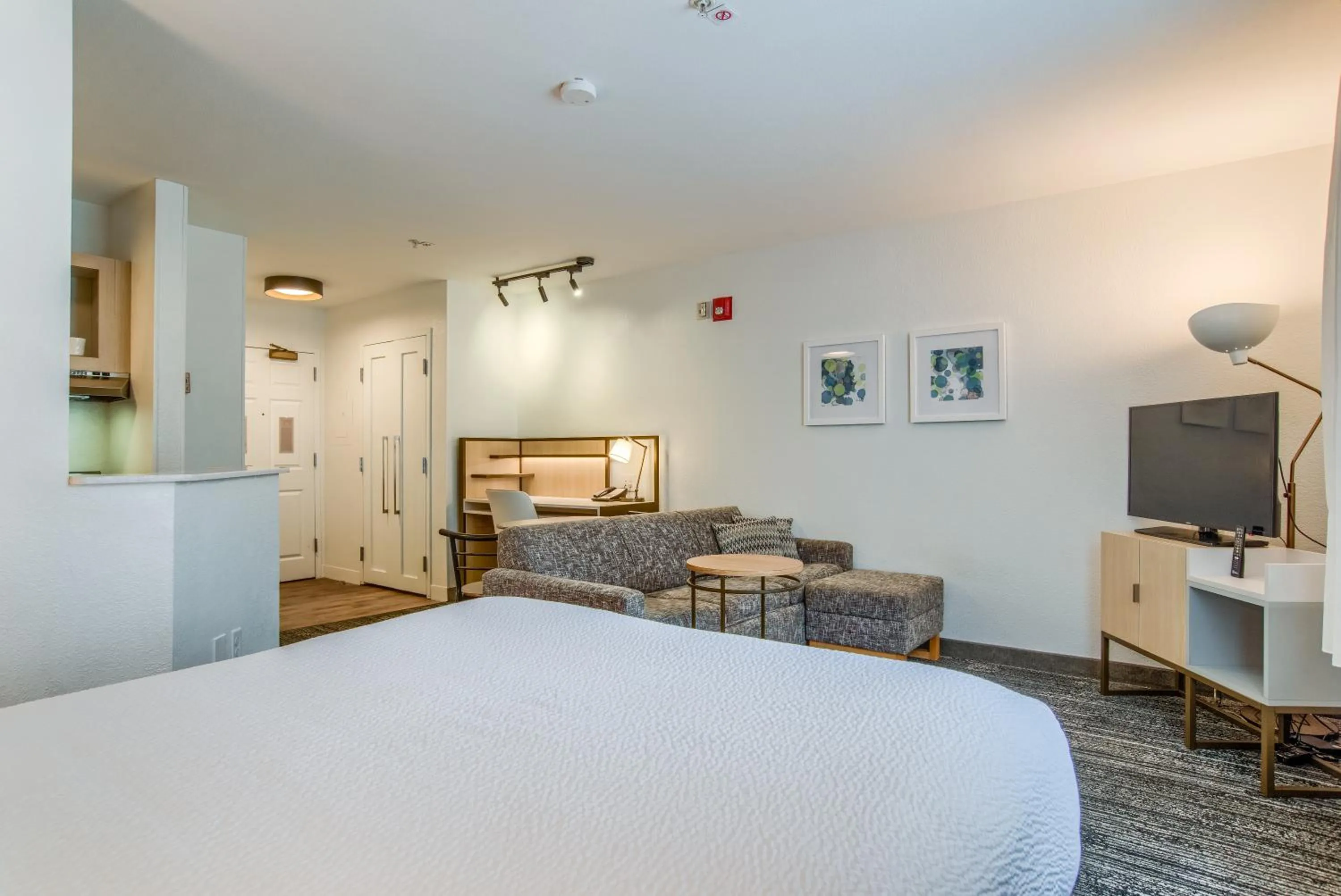 Bed in TownePlace Suites Mobile