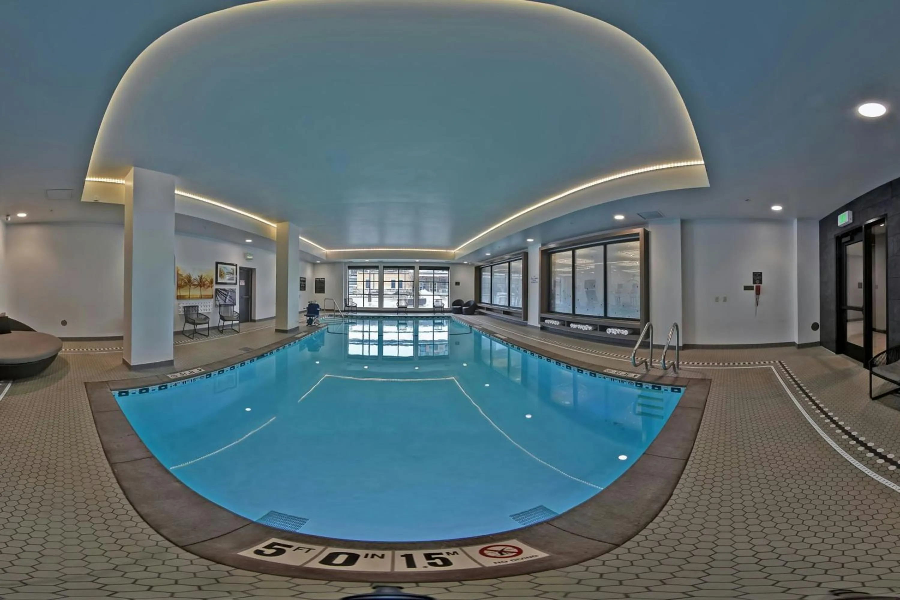 Swimming pool in Renaissance Minneapolis Hotel, The Depot