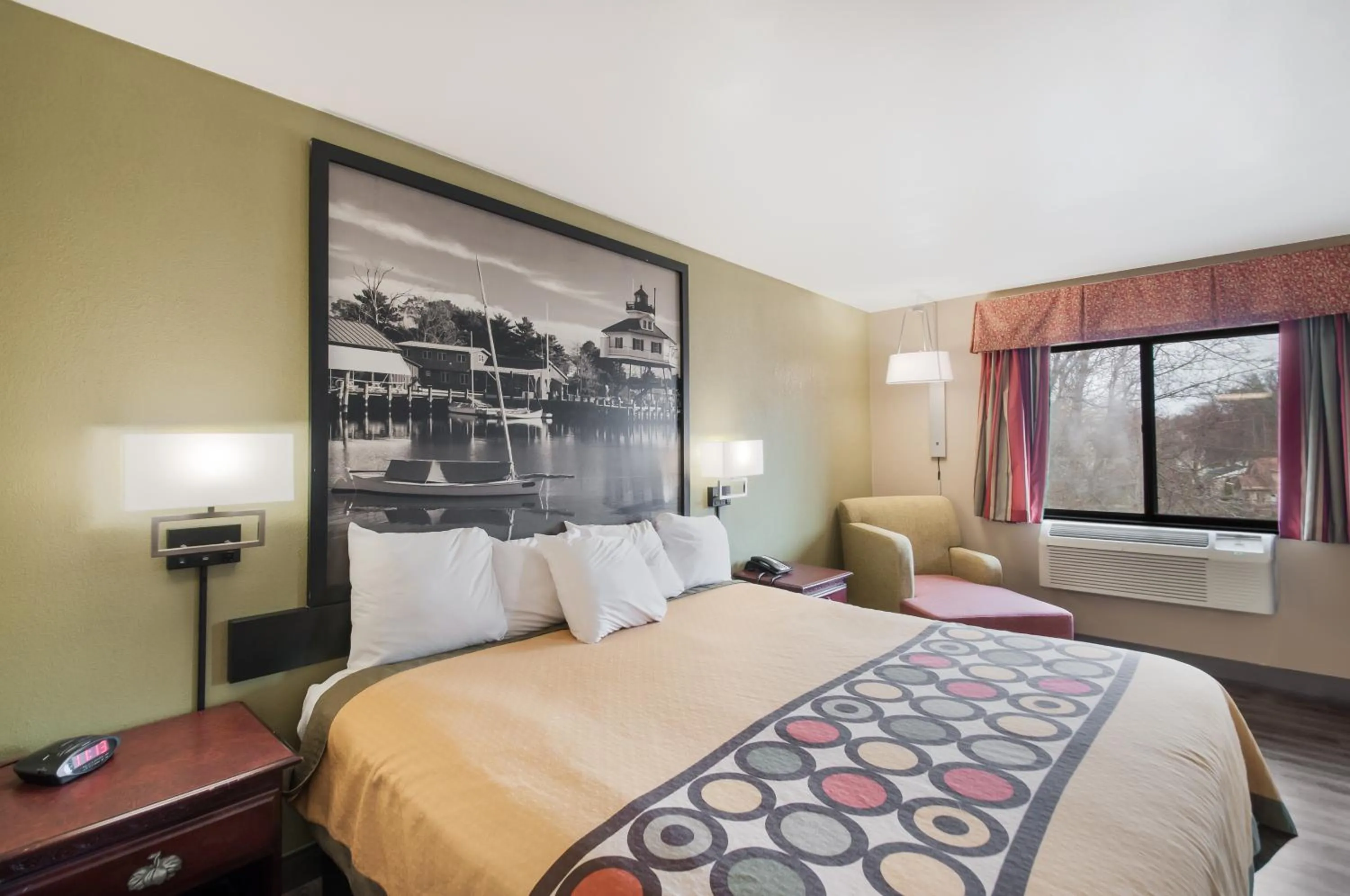 Bed in Red Carpet Inn-Indian Head