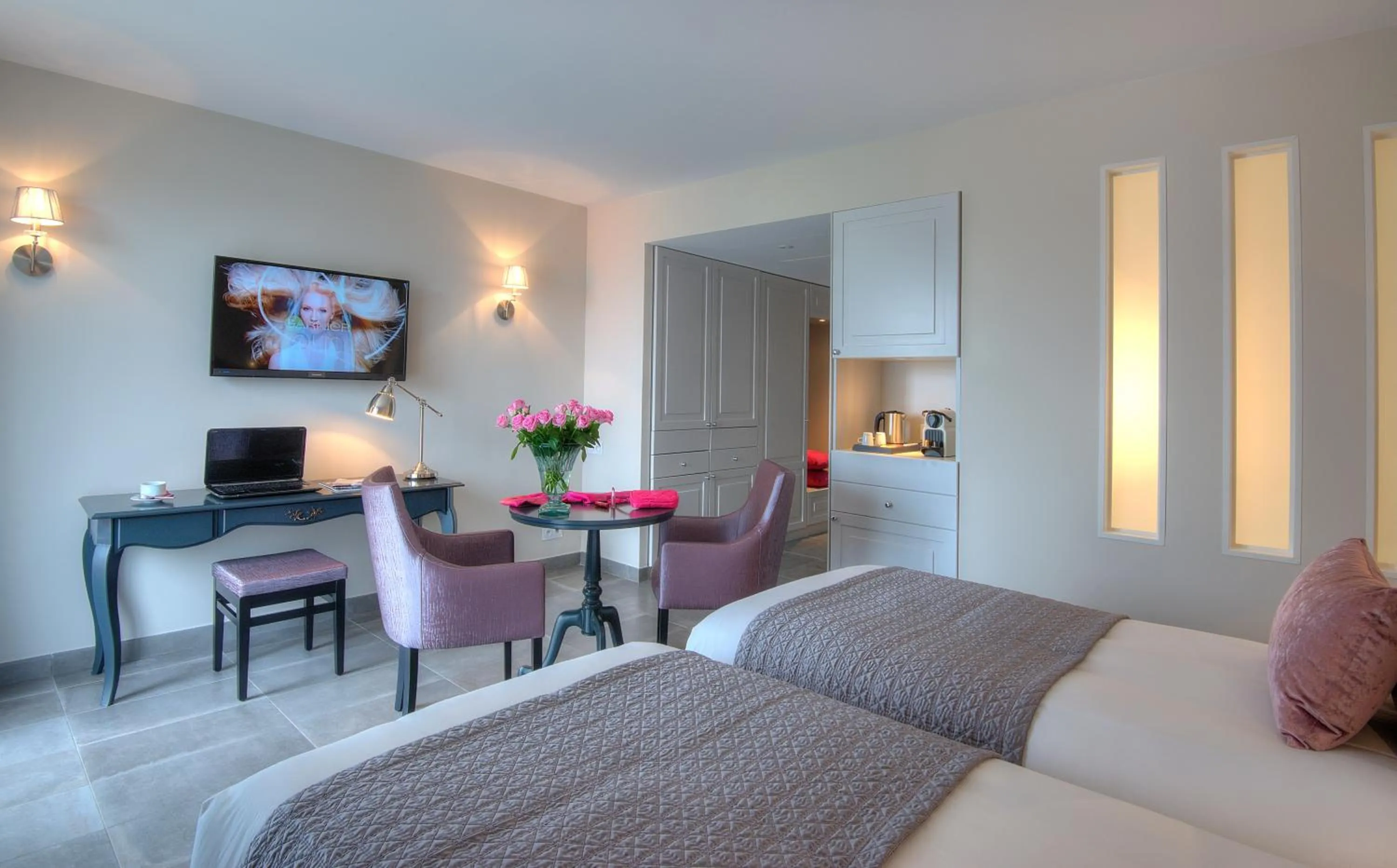 Photo of the whole room, Bed in La Bastide de l'Oliveraie