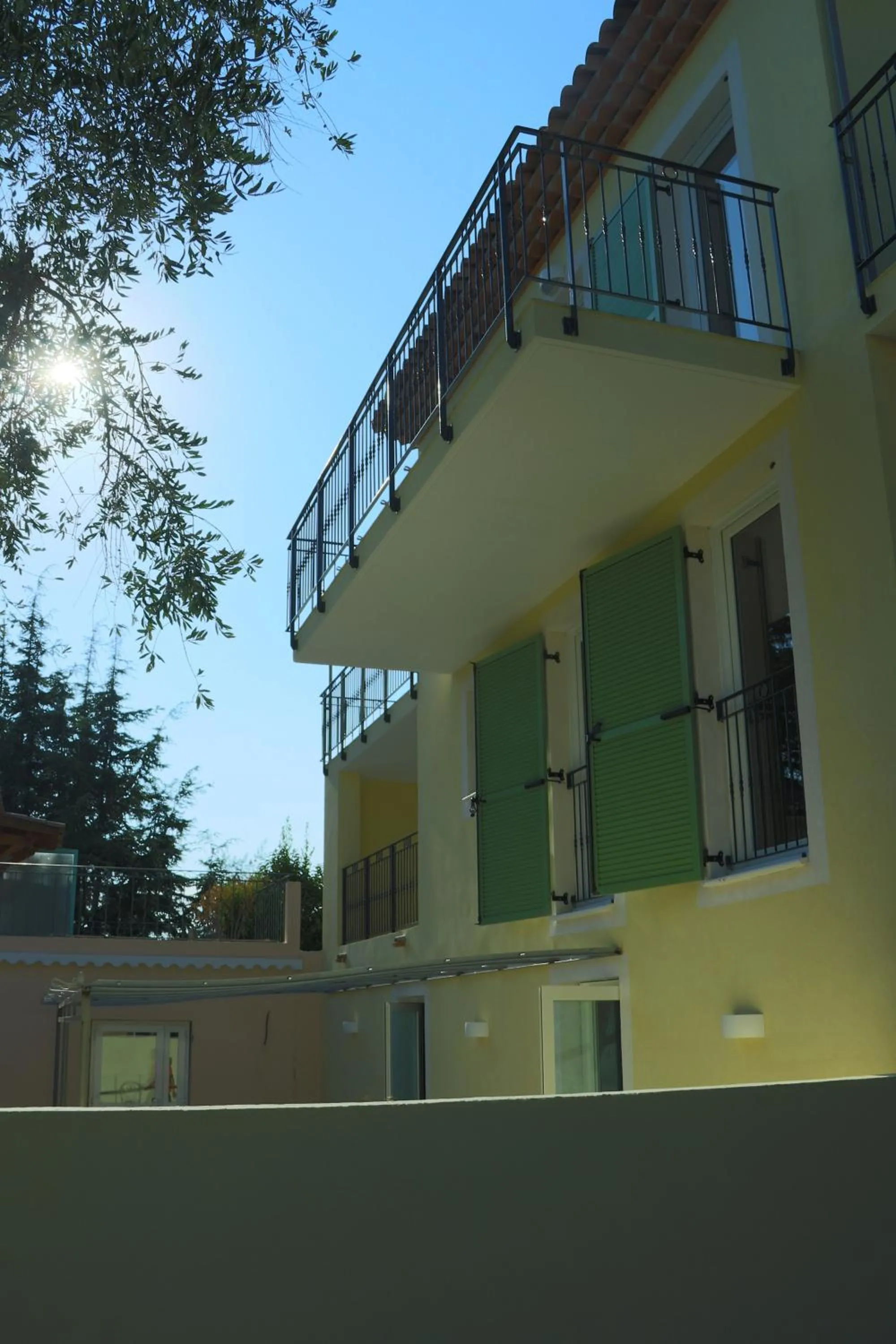 Property building in La Bastide de l'Oliveraie