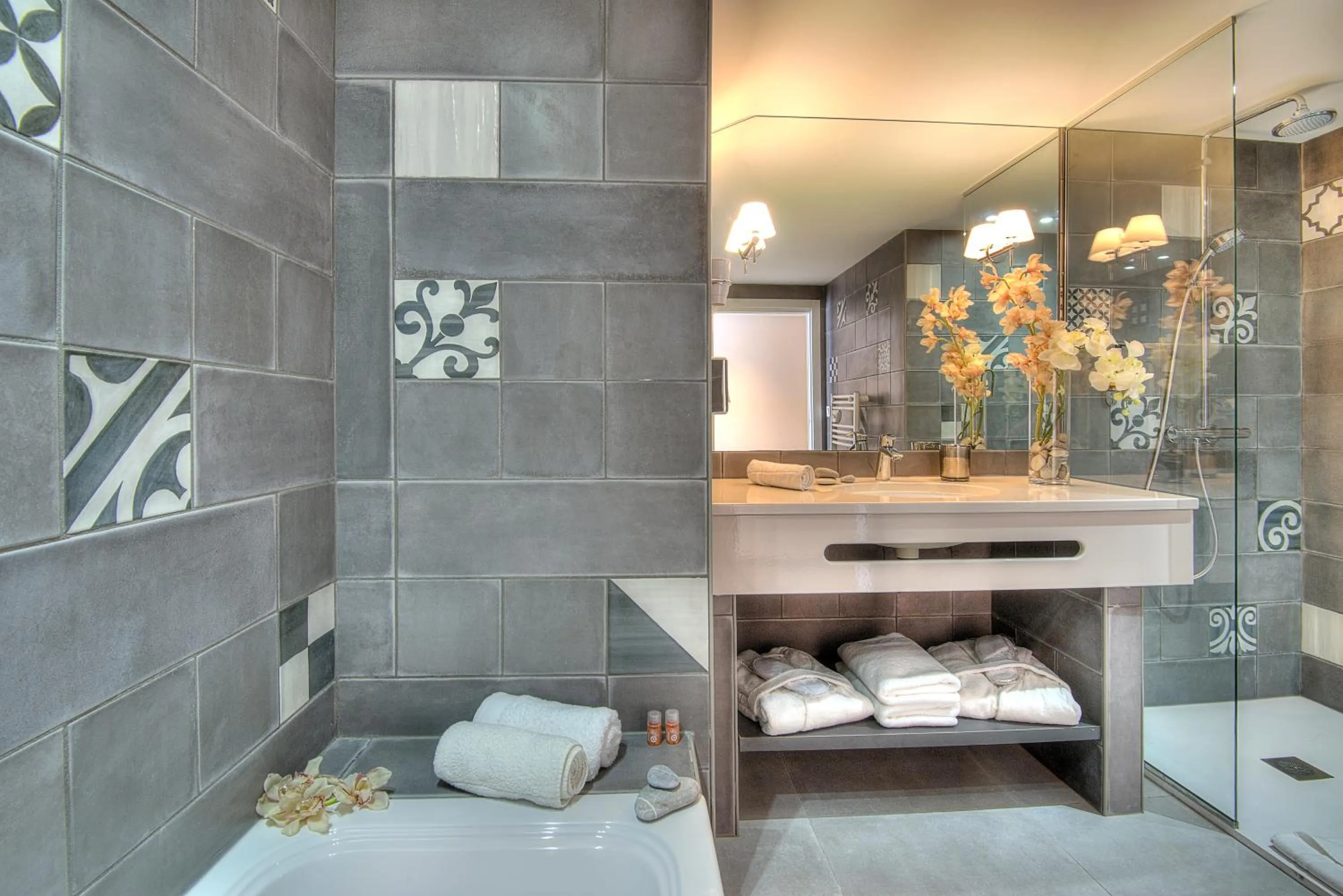 Shower in La Bastide de l'Oliveraie