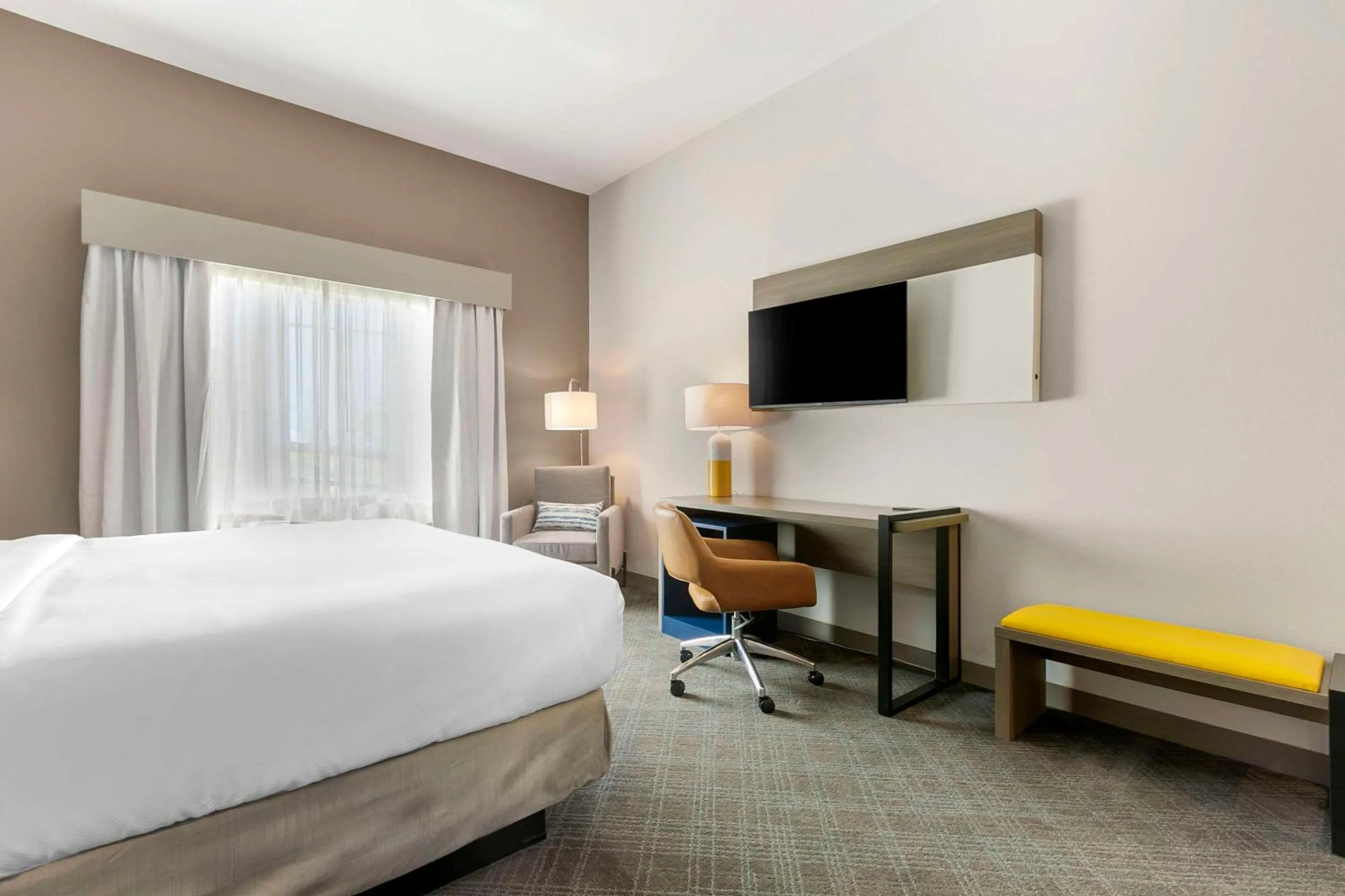 Bedroom, Bed in Comfort Inn & Suites Houma