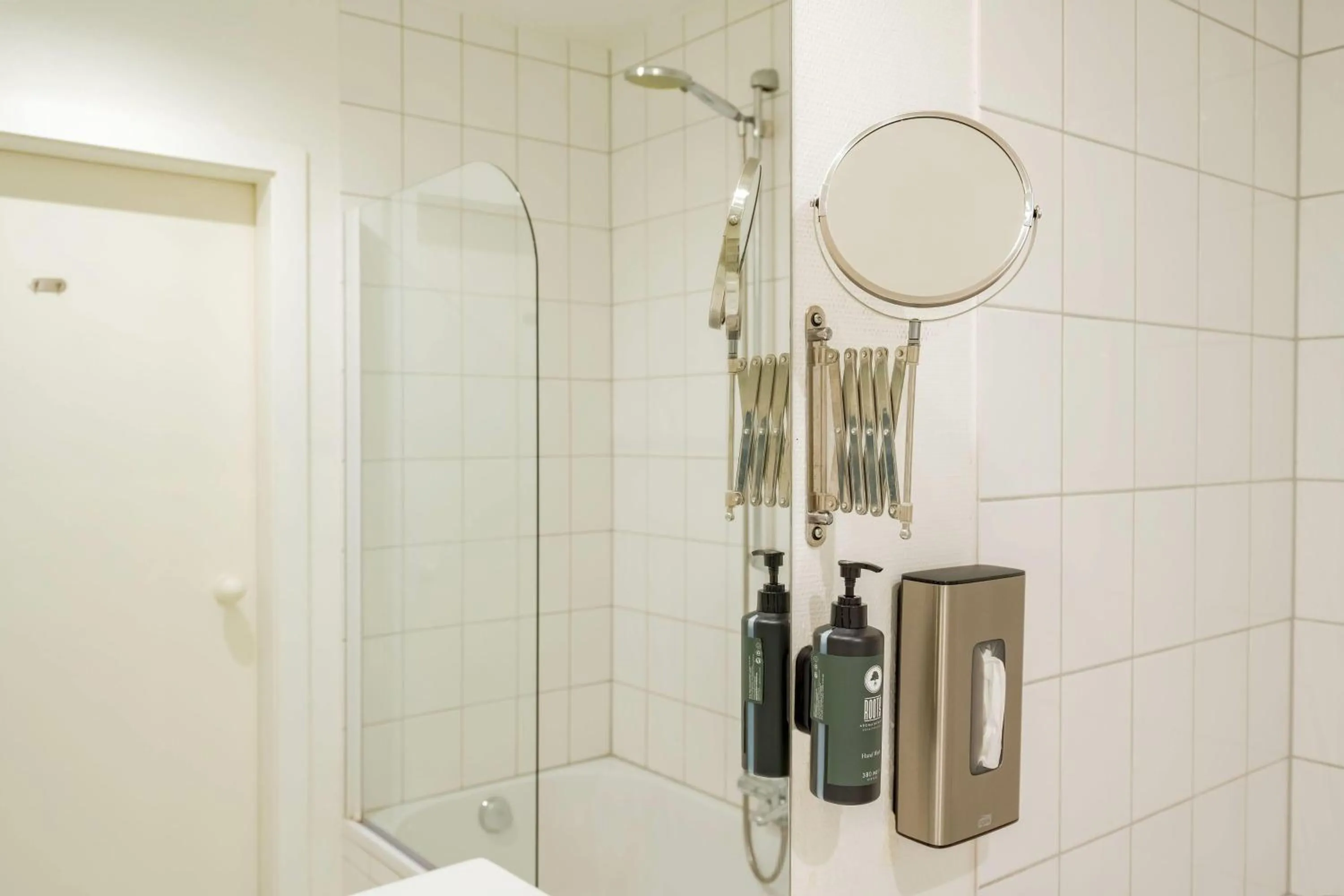 Bathroom in Aspire Kronprinz, Trademark Collection by Wyndham